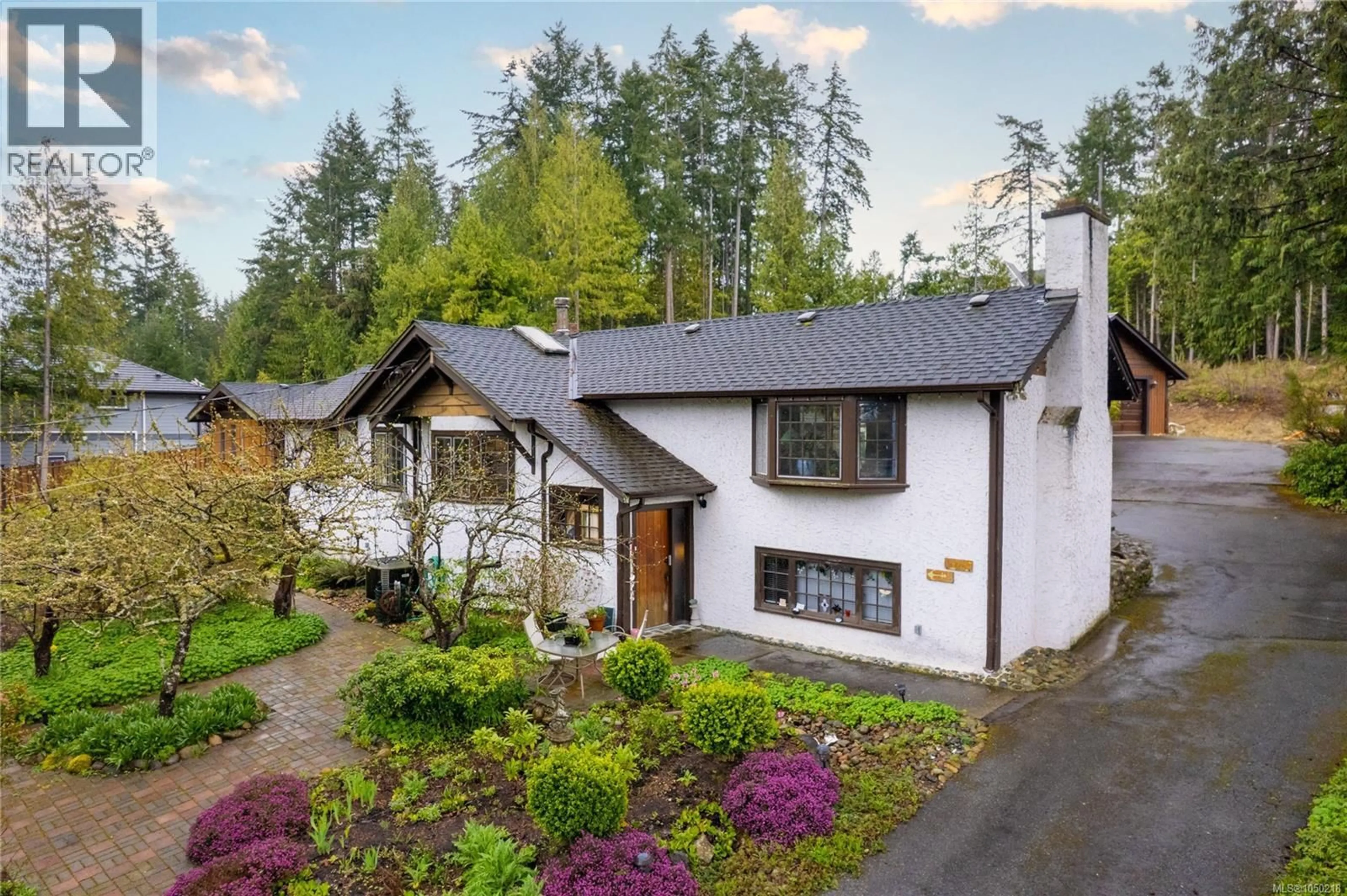 A pic from outside/outdoor area/front of a property/back of a property/a pic from drone, street for 218 SUNNINGDALE ROAD EAST, Qualicum Beach British Columbia V9K1L3