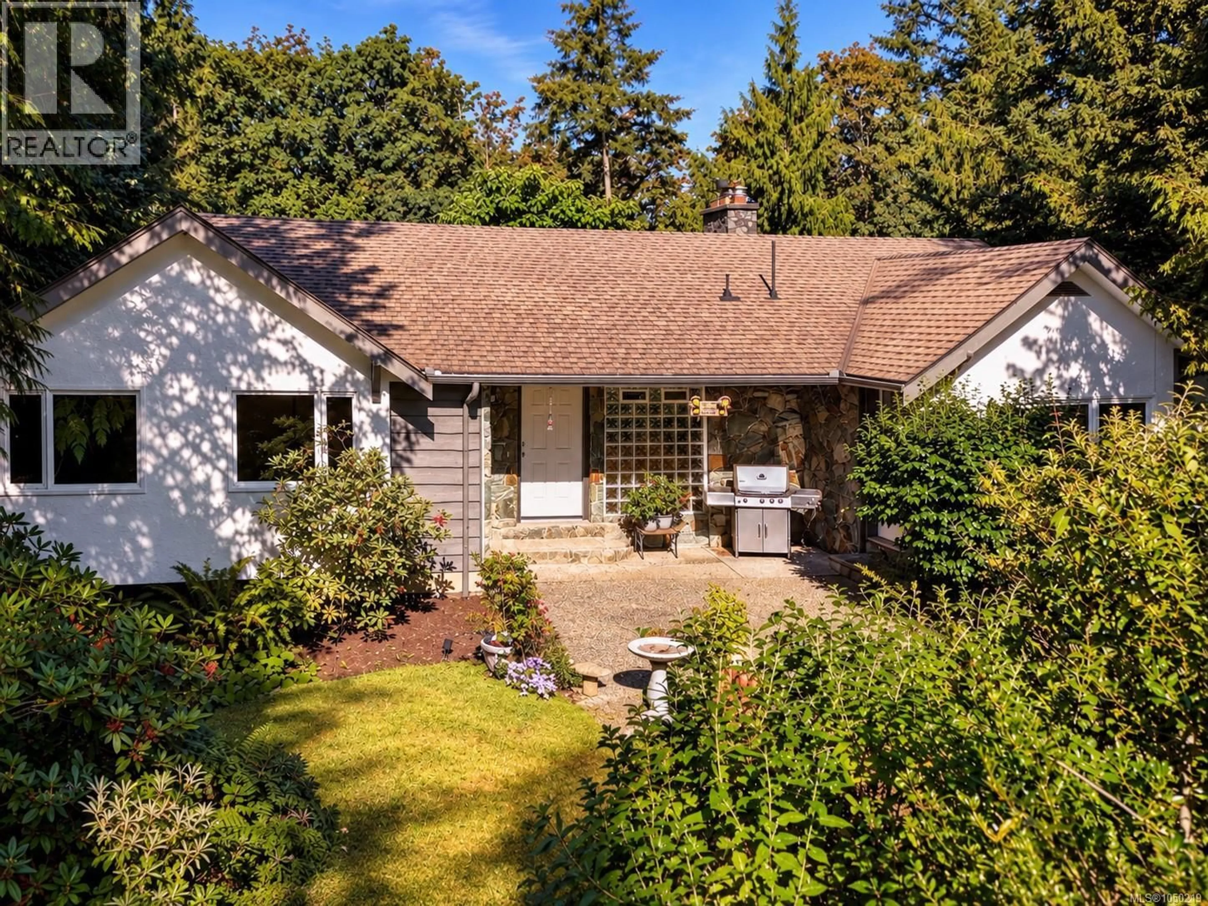 A pic from outside/outdoor area/front of a property/back of a property/a pic from drone, street for 6232 RODOLPH ROAD, Central Saanich British Columbia V8Z5V8