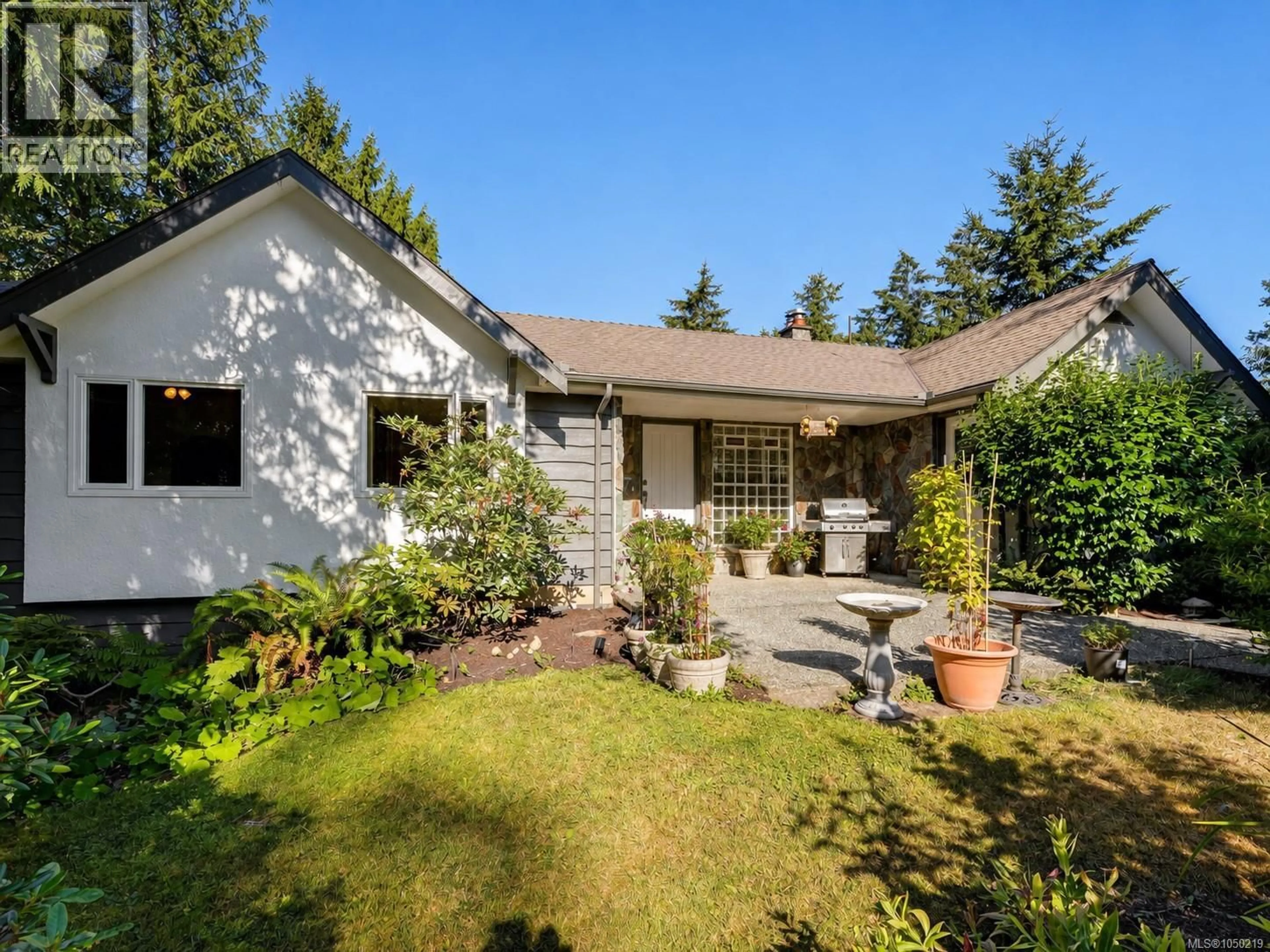 Home with vinyl exterior material, street for 6232 RODOLPH ROAD, Central Saanich British Columbia V8Z5V8