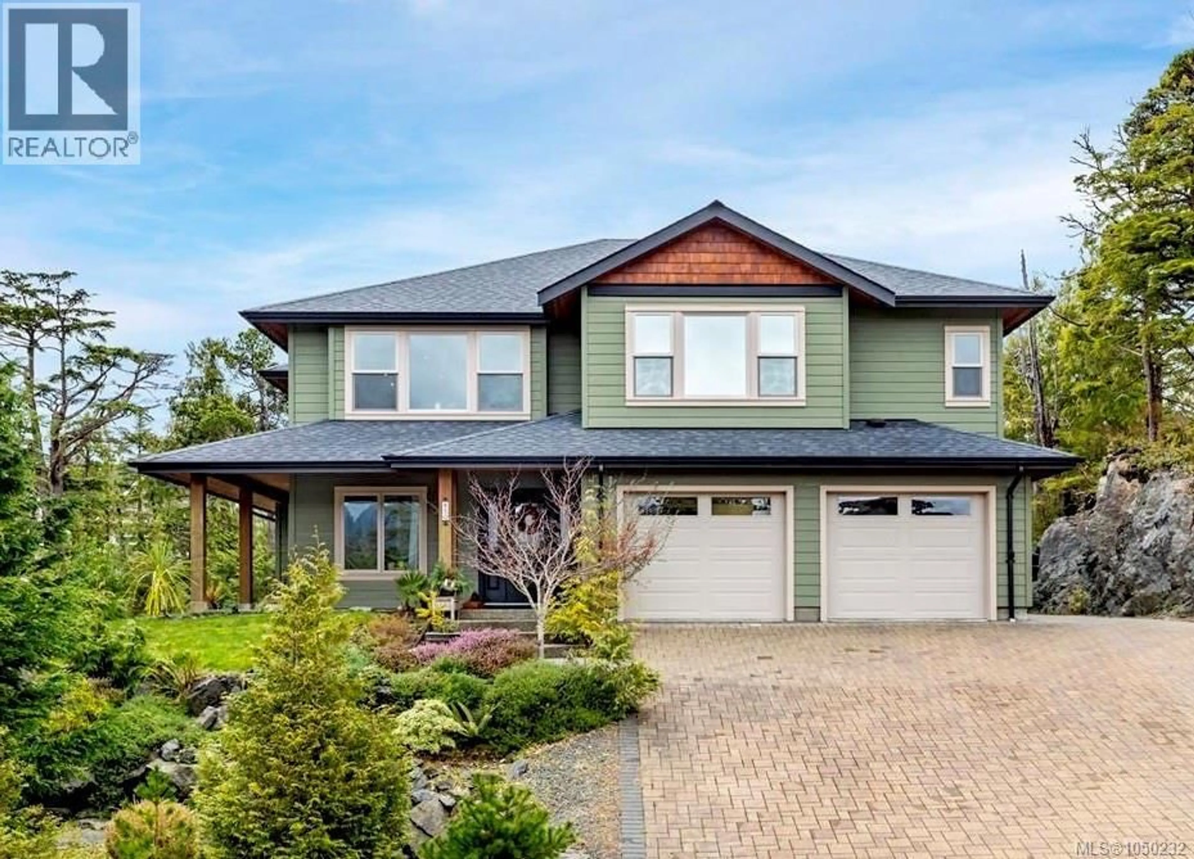 Home with vinyl exterior material, street for 850 LORNE WHITE PLACE, Ucluelet British Columbia V0R3A0