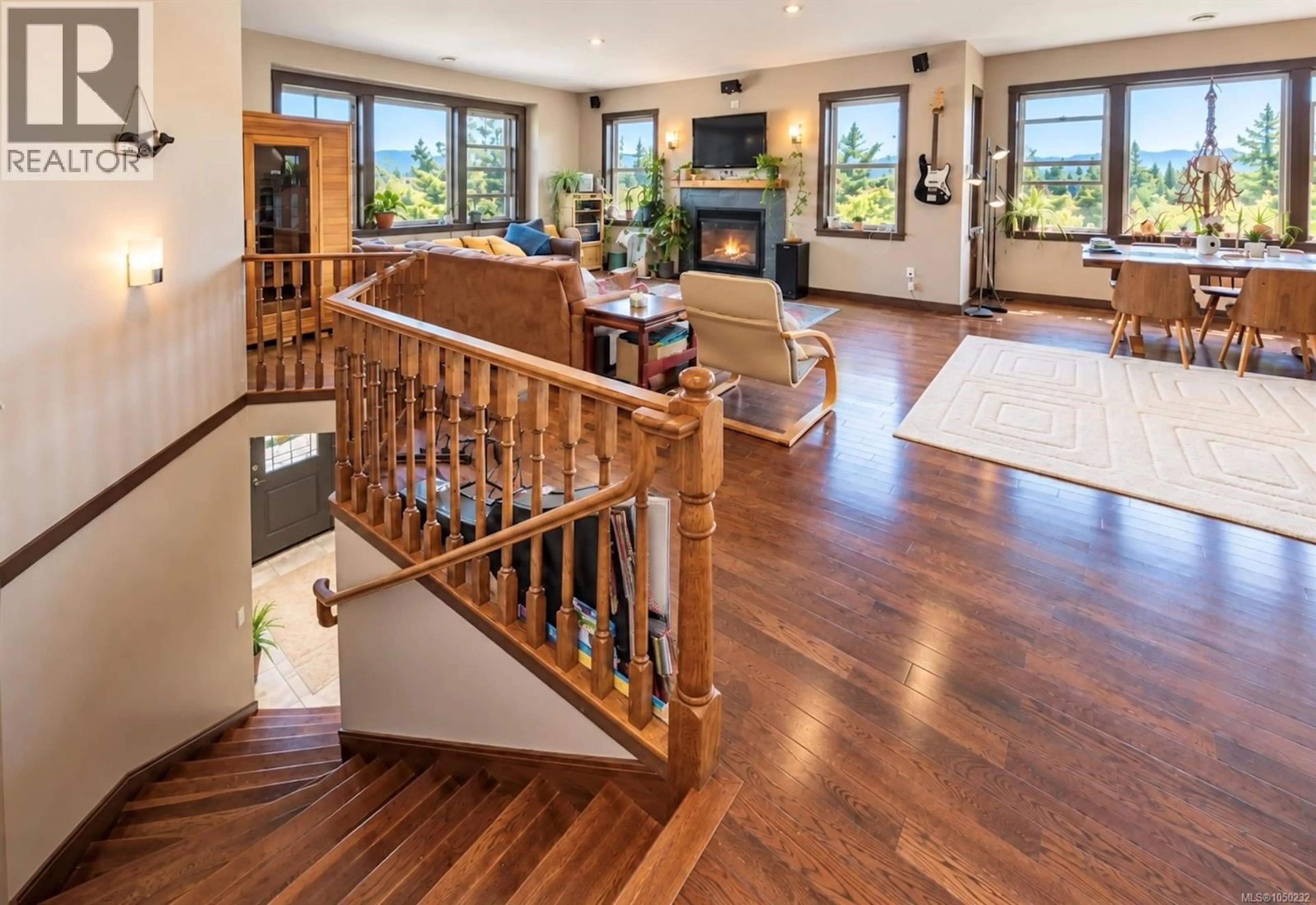 Indoor foyer for 850 LORNE WHITE PLACE, Ucluelet British Columbia V0R3A0