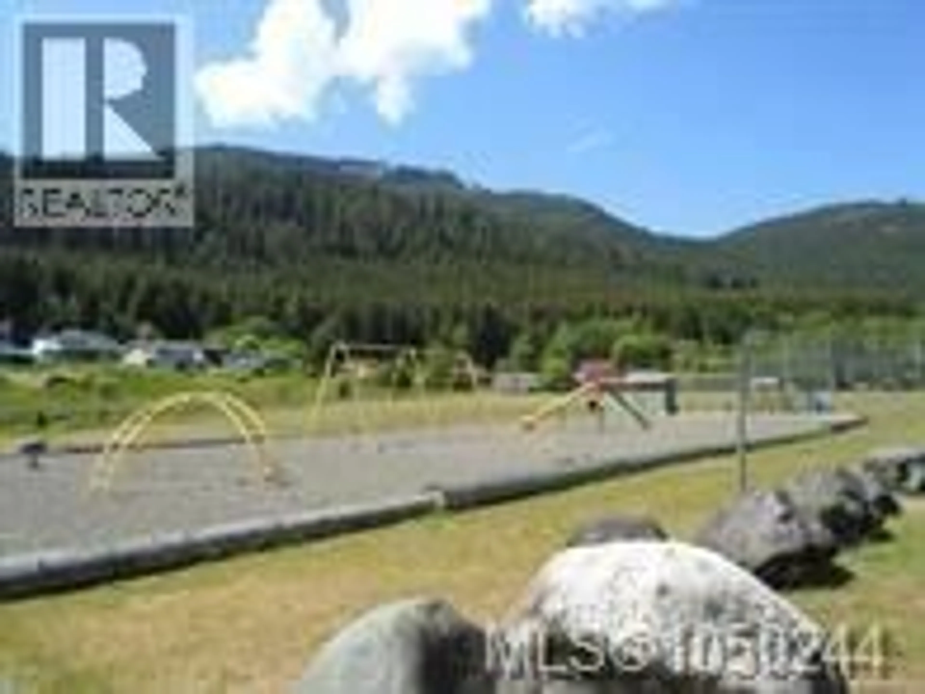Blurry image for 205 - 611 MACMILLAN DRIVE, Sayward British Columbia V0P1R0