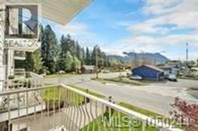 205 - 611 MACMILLAN DRIVE, Sayward 5