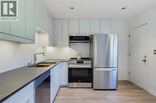1714 ASHDALE PLACE, Saanich 3