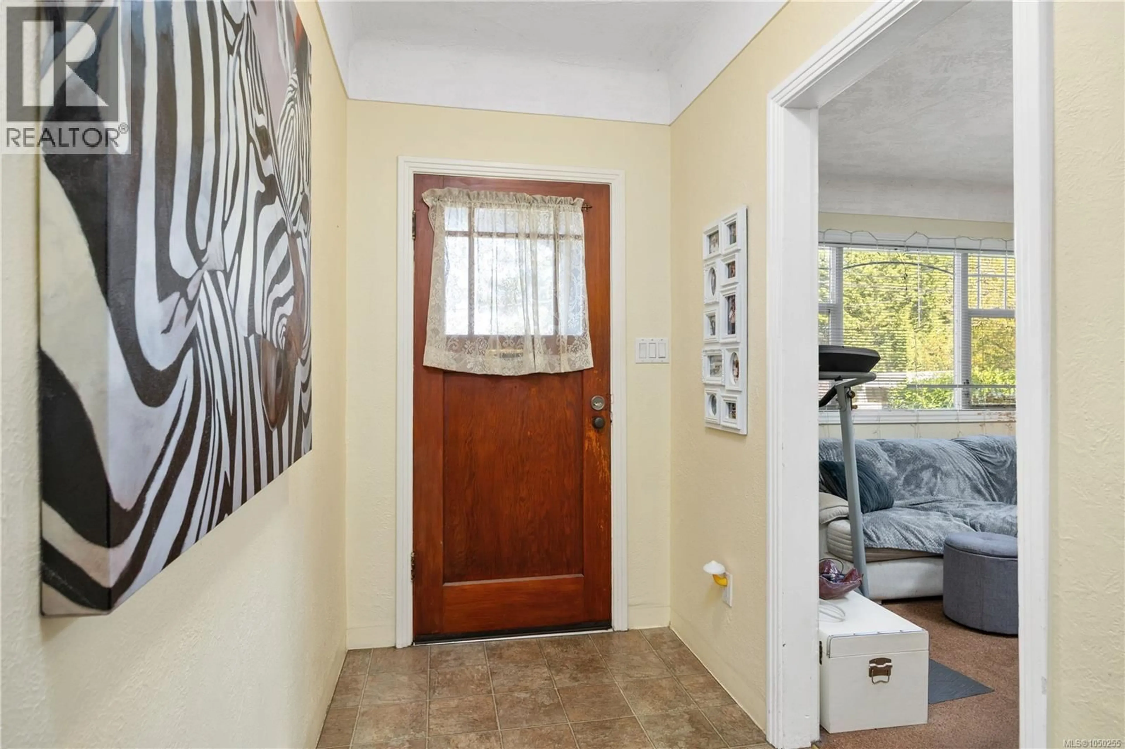 Indoor entryway for 1085 HULFORD STREET, Saanich British Columbia V8X3B5