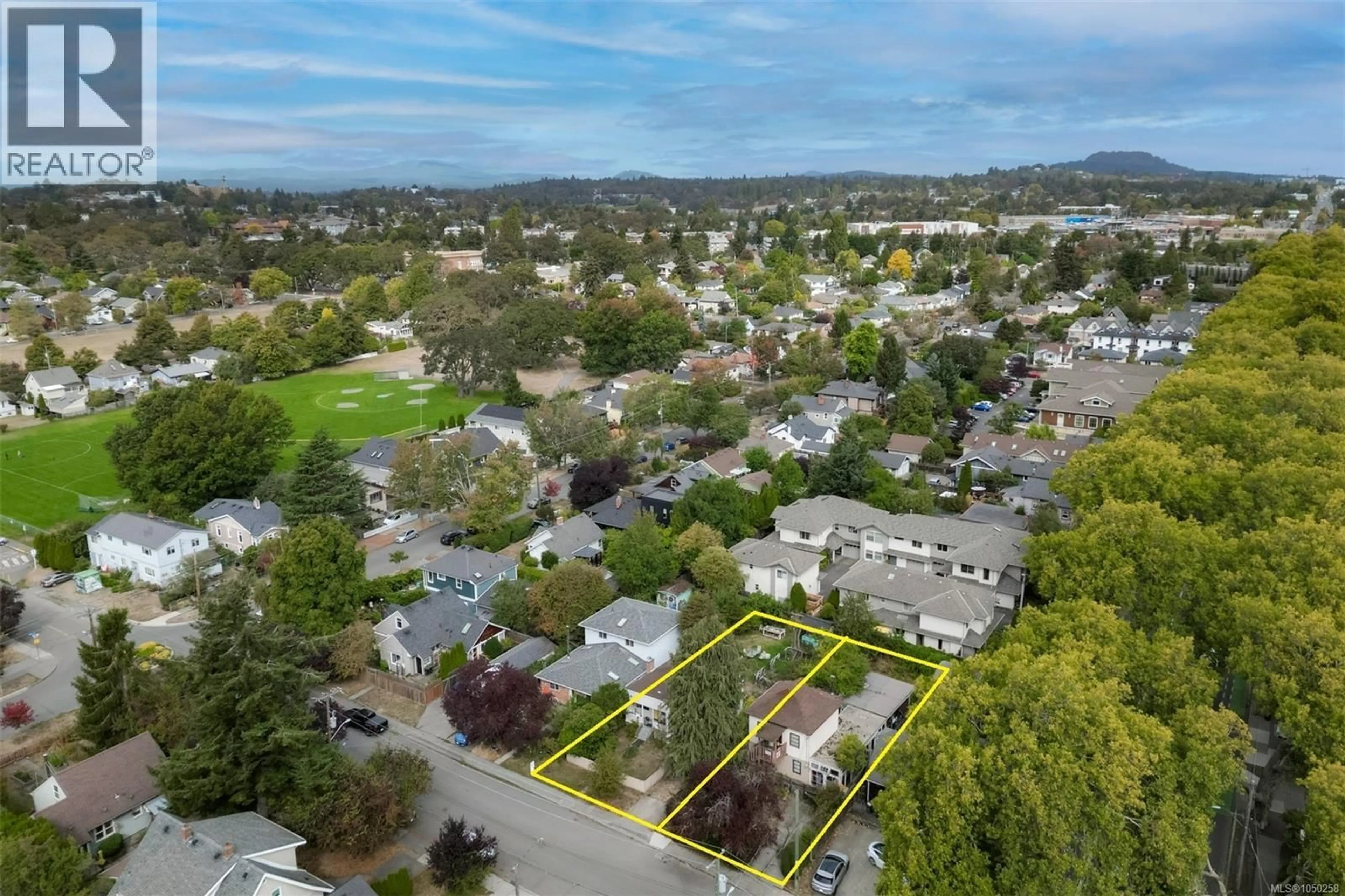 A pic from outside/outdoor area/front of a property/back of a property/a pic from drone, mountain view for 1636/1662 KINGS ROAD, Victoria British Columbia V8R2N8