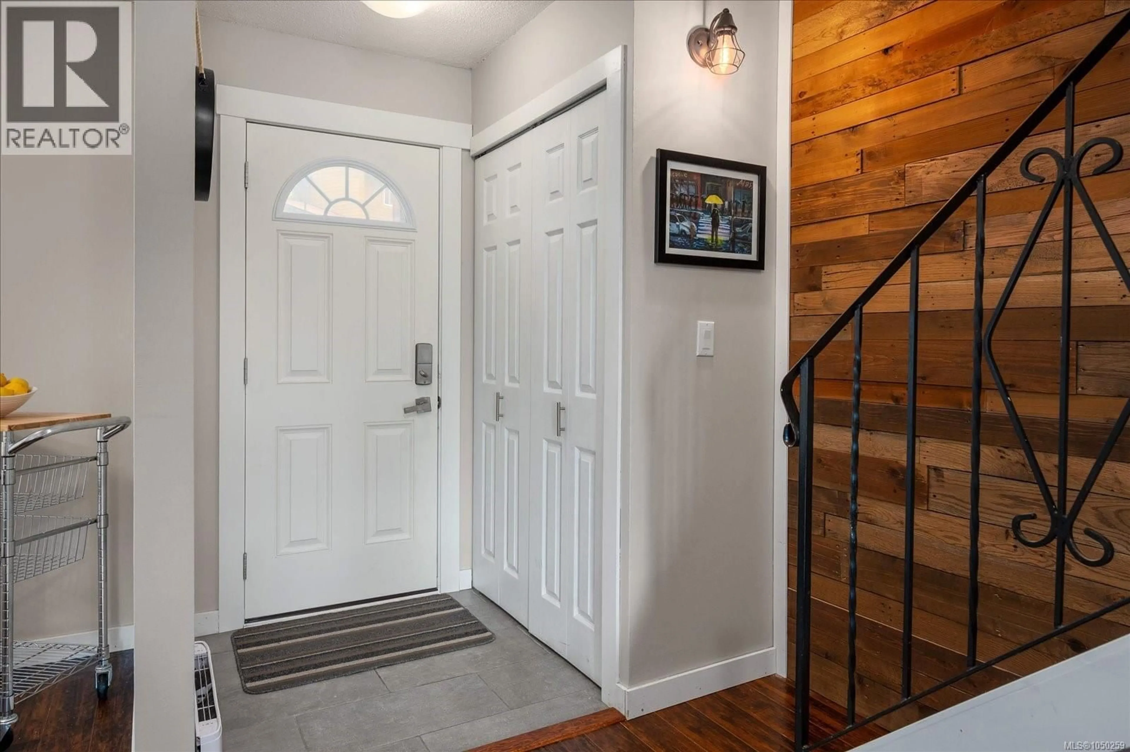 Indoor entryway for 55 - 855 HOWARD AVENUE, Nanaimo British Columbia V9R5V4