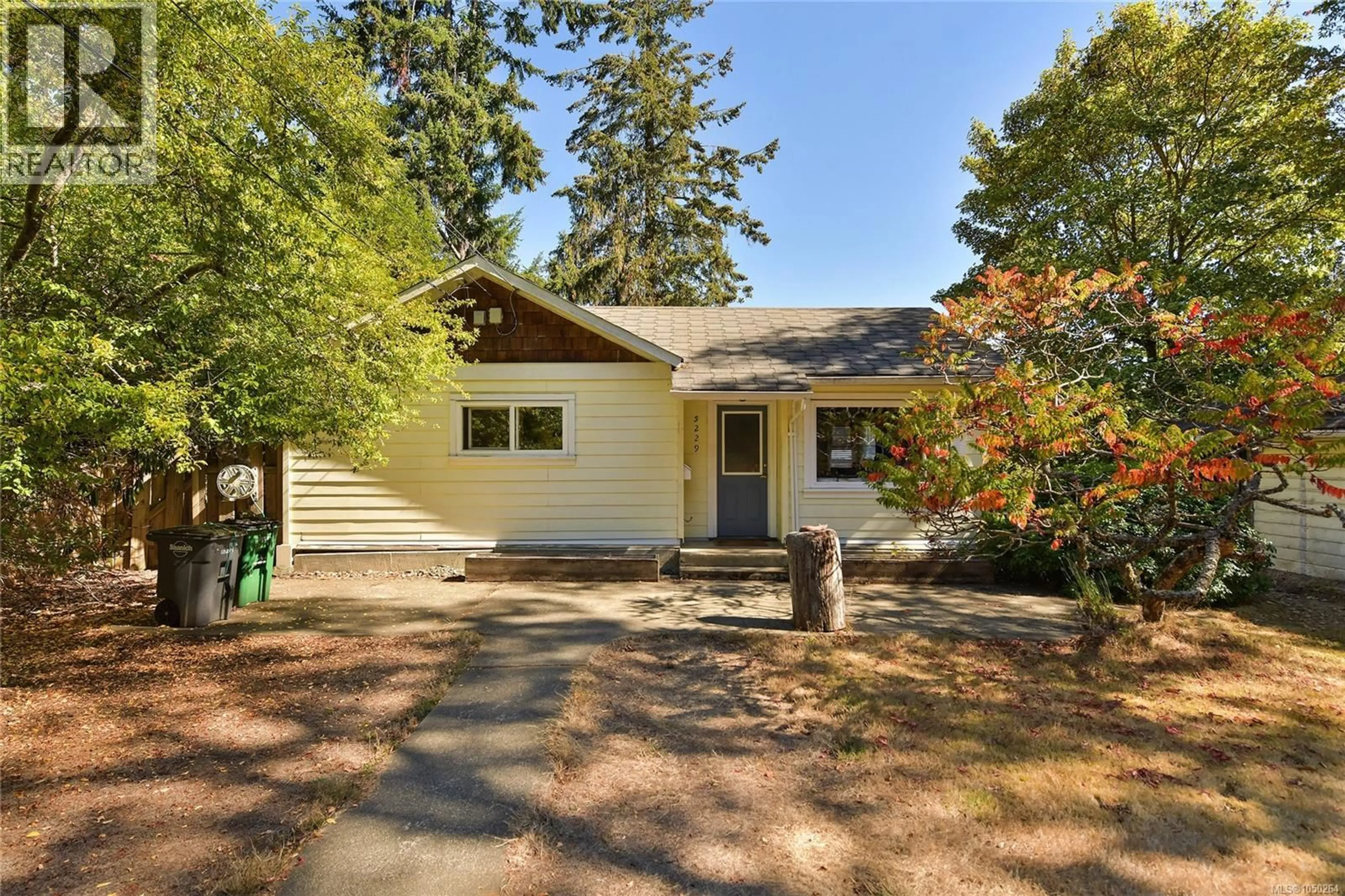 Home with vinyl exterior material, street for 5229 JERSEY ROAD, Saanich British Columbia V8Y2H2