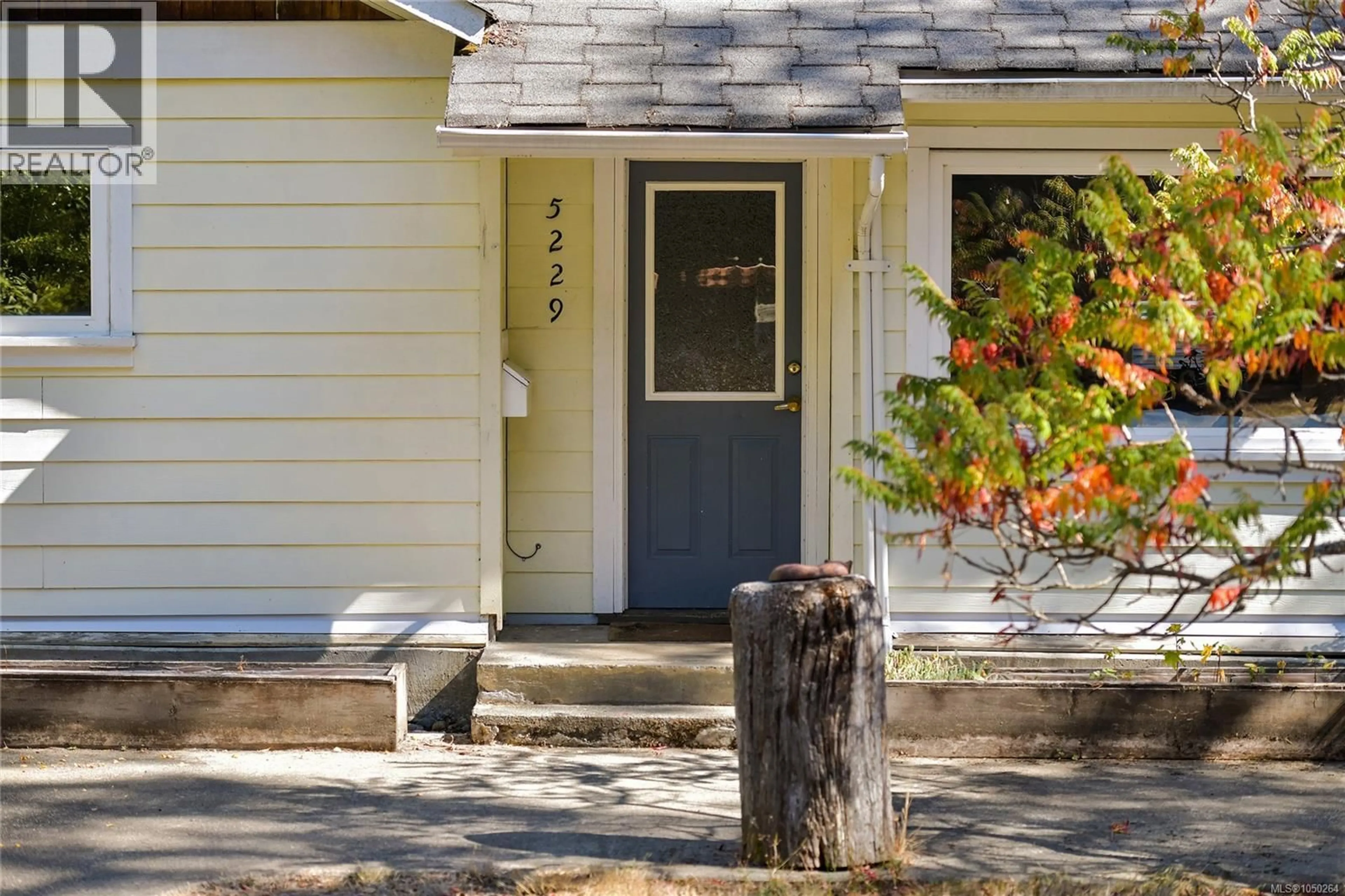 Indoor entryway for 5229 JERSEY ROAD, Saanich British Columbia V8Y2H2