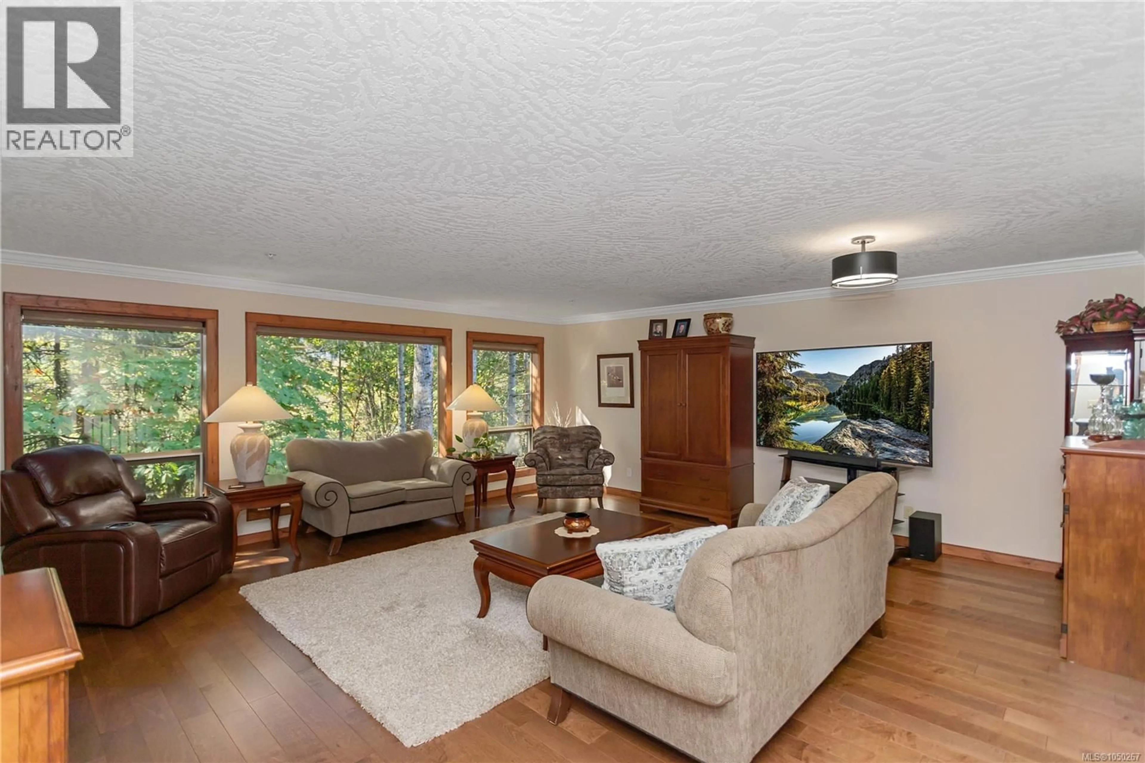 Living room with furniture, wood/laminate floor for 18 - 4991 BELLA VISTA CRESCENT, Nanaimo British Columbia V9V1M9