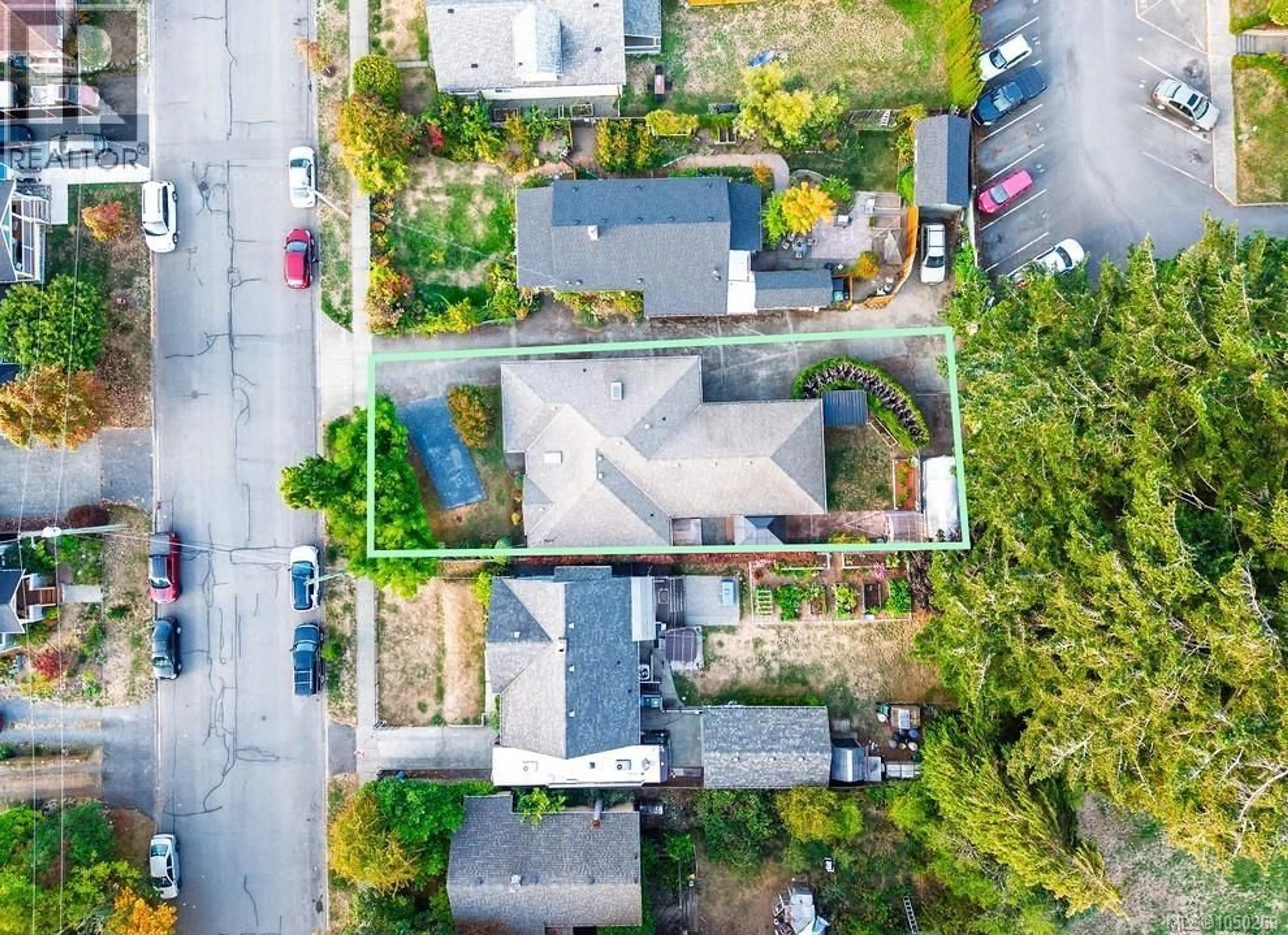A pic from outside/outdoor area/front of a property/back of a property/a pic from drone, street for 950 MCDONALD STREET, Duncan British Columbia V9L1Z1