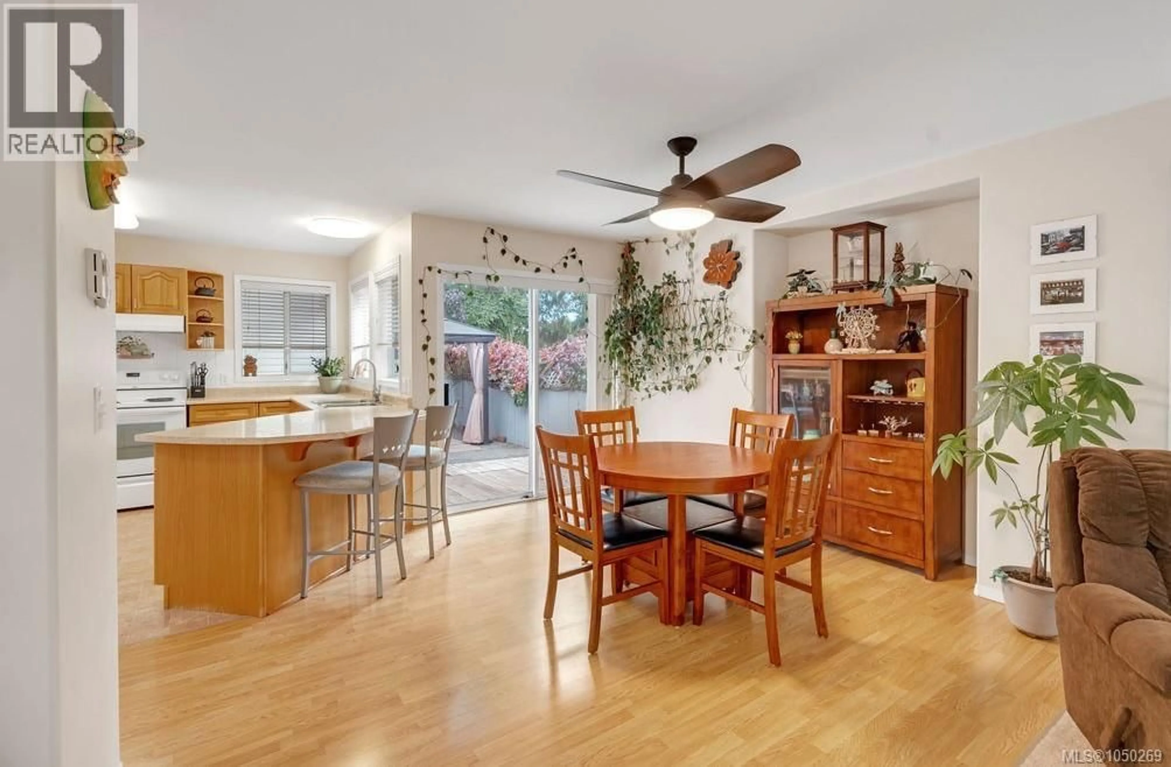 Open concept kitchen, unknown for 950 MCDONALD STREET, Duncan British Columbia V9L1Z1