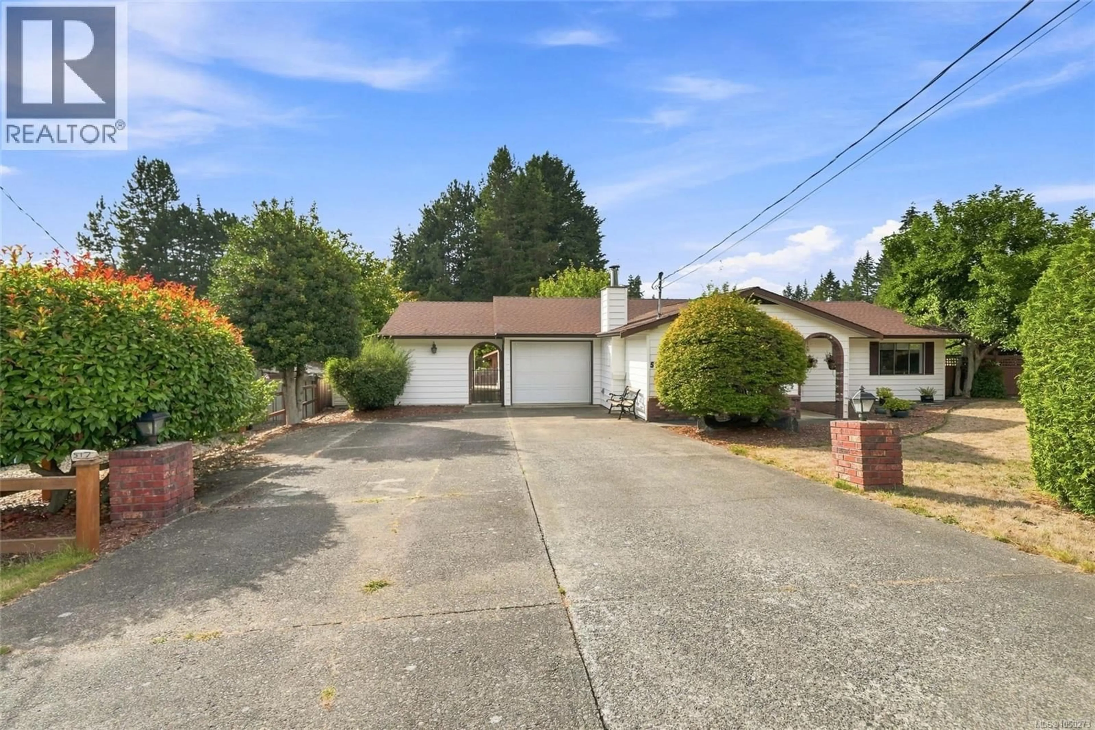 A pic from outside/outdoor area/front of a property/back of a property/a pic from drone, street for 517 HALL ROAD, Qualicum Beach British Columbia V9K1B7