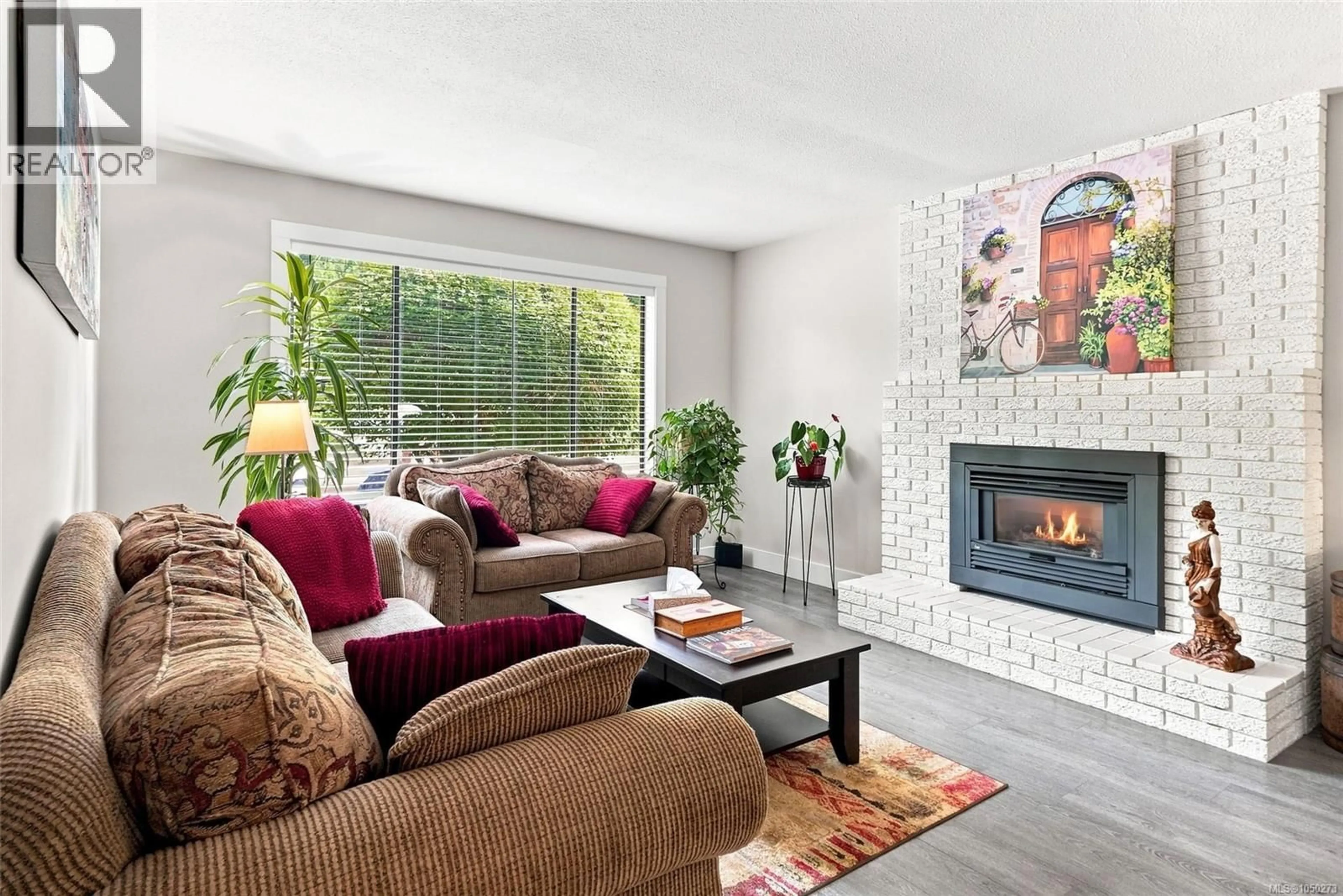 Living room with furniture, ceramic/tile floor for 517 HALL ROAD, Qualicum Beach British Columbia V9K1B7