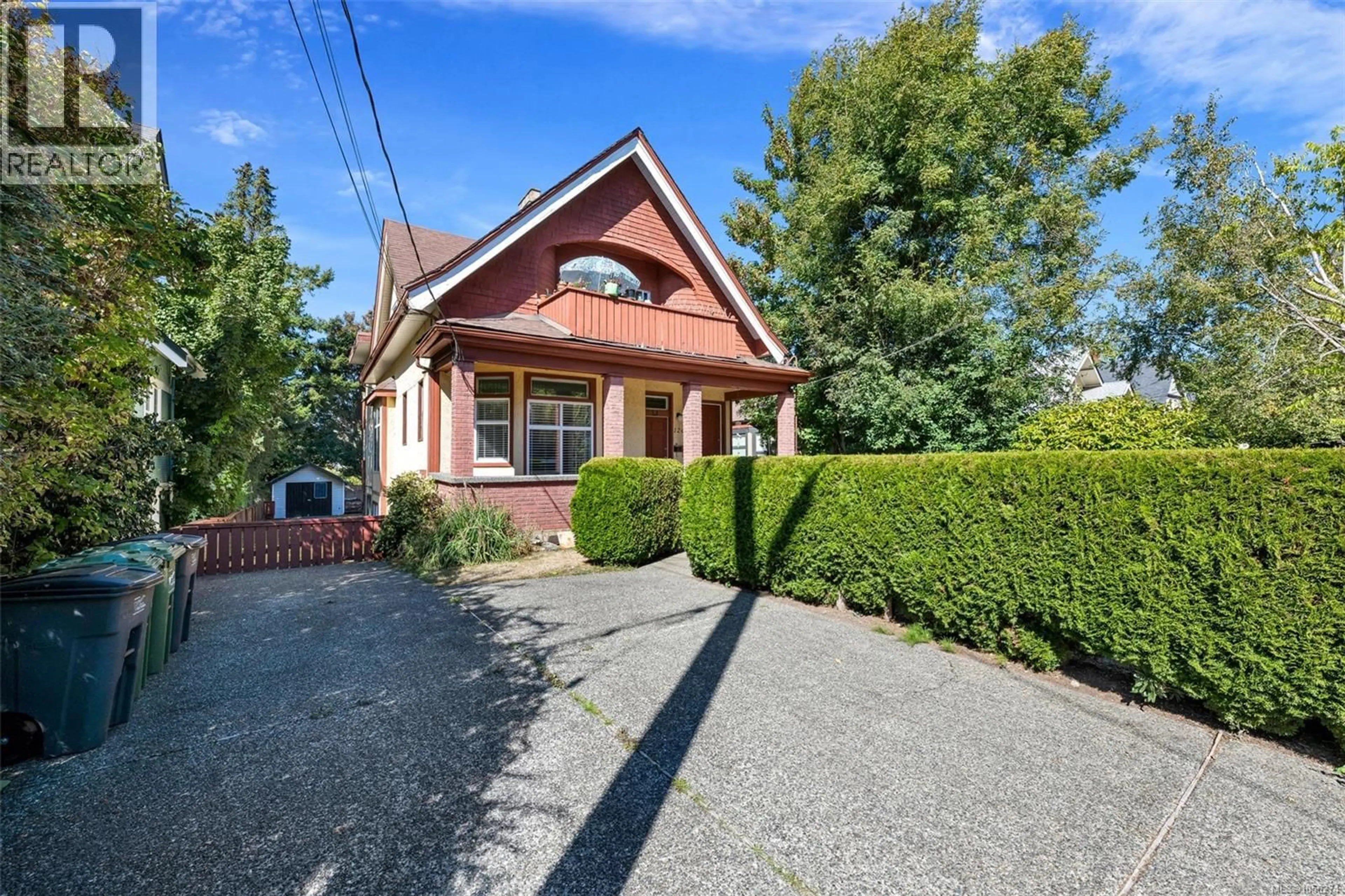 Home with brick exterior material, street for 124 ST. ANDREWS STREET, Victoria British Columbia V8V2M7