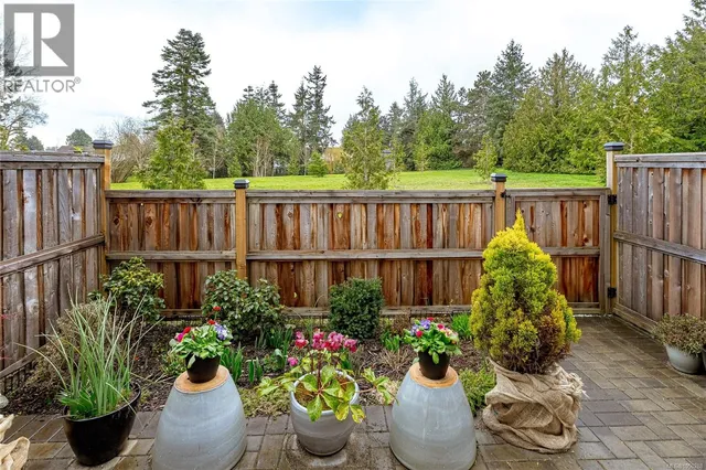 13 - 10480 RESTHAVEN DRIVE, Sidney 2