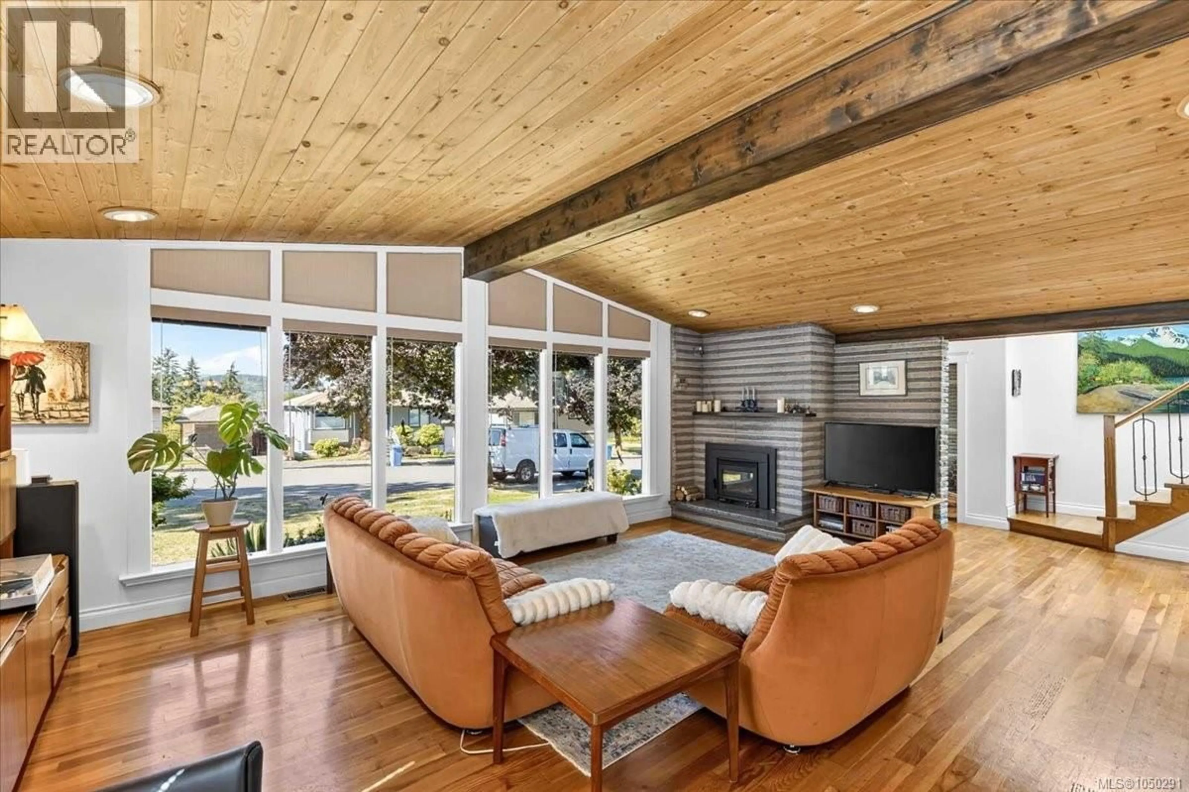 Living room with furniture, wood/laminate floor for 2955 15TH AVENUE, Port Alberni British Columbia V9Y2Y9