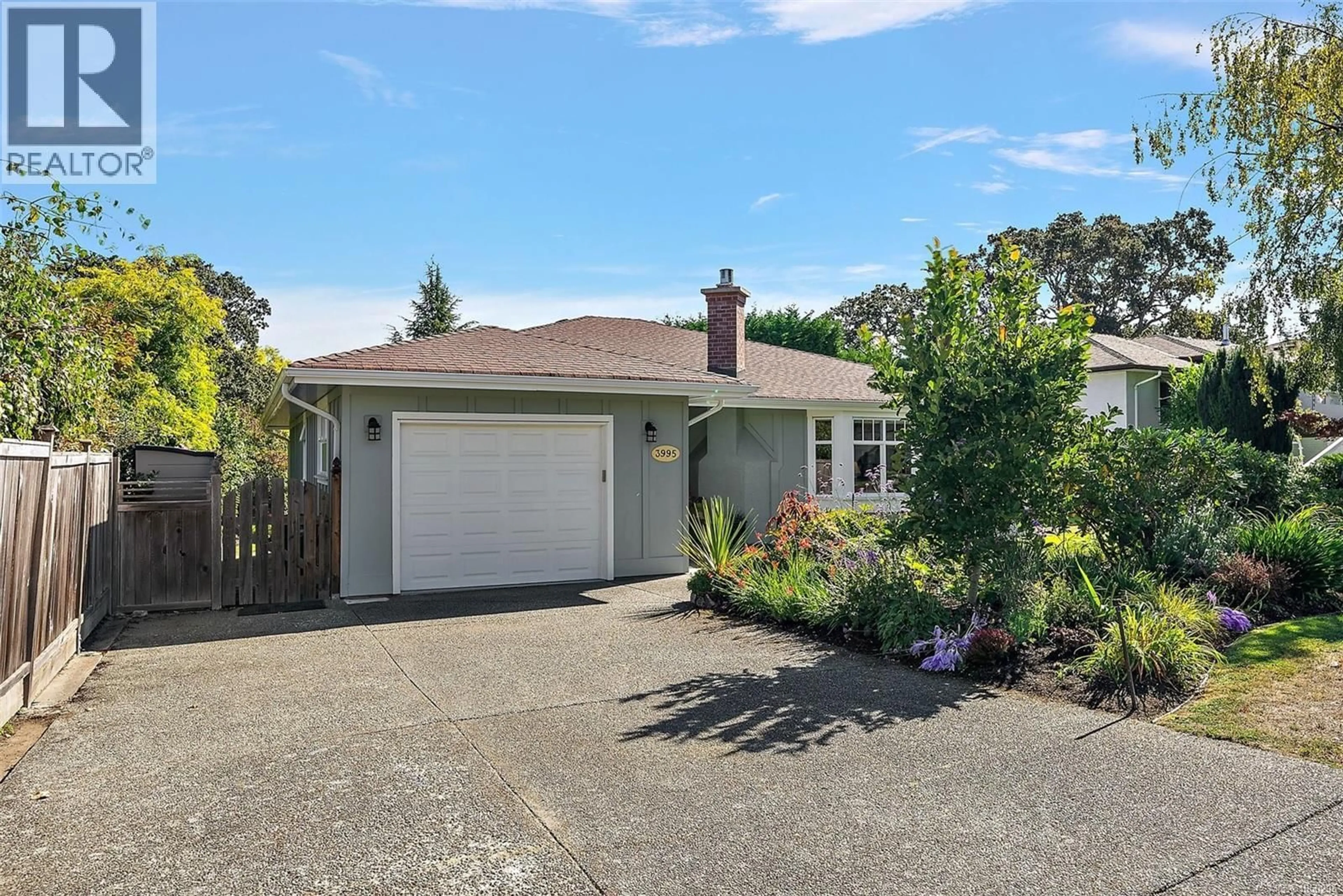 A pic from outside/outdoor area/front of a property/back of a property/a pic from drone, street for 3995 BEL NOR PLACE, Saanich British Columbia V8N6B6