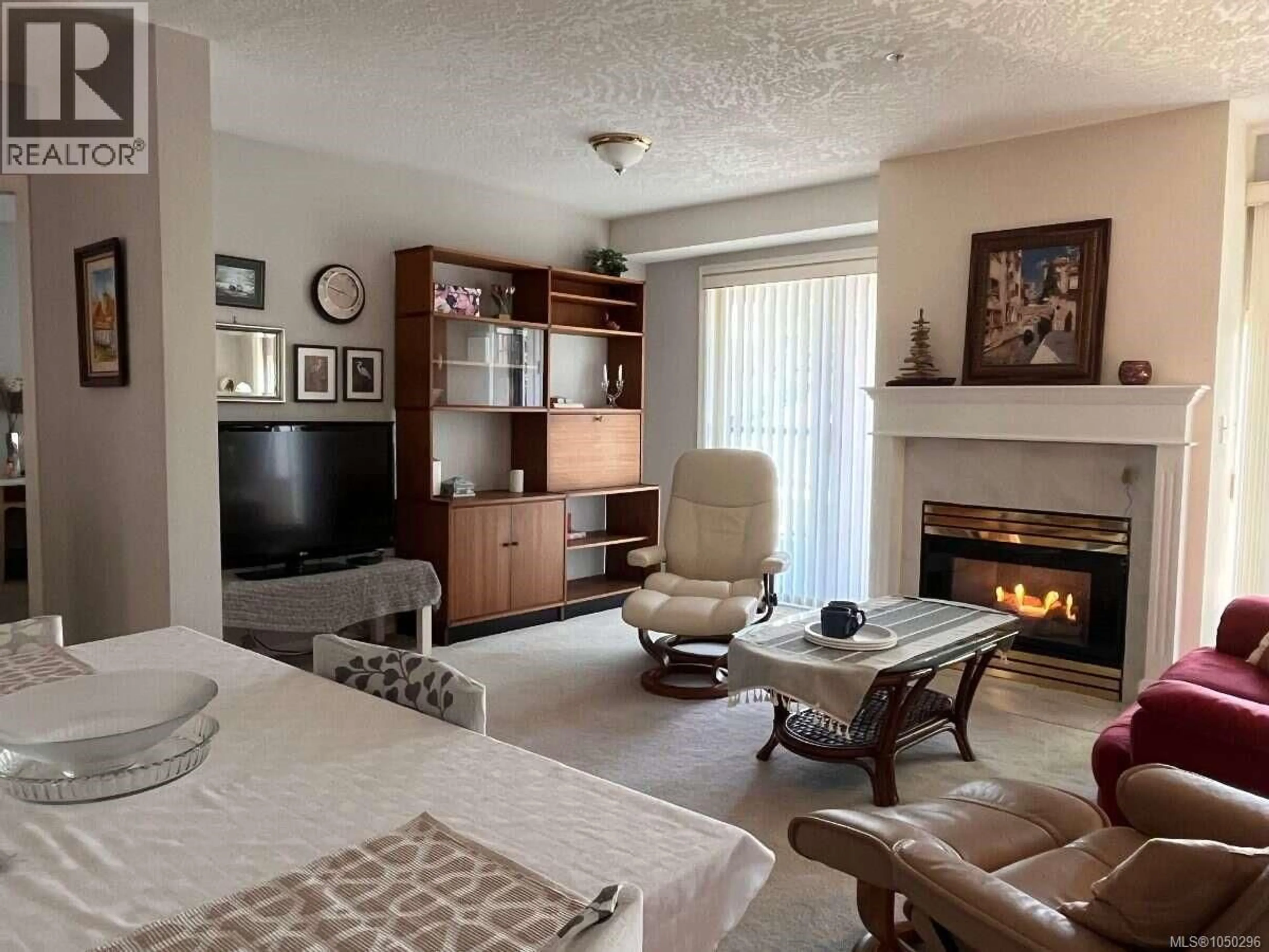 Living room with furniture, unknown for 402 - 1063 SOUTHGATE STREET, Victoria British Columbia V8V1V5