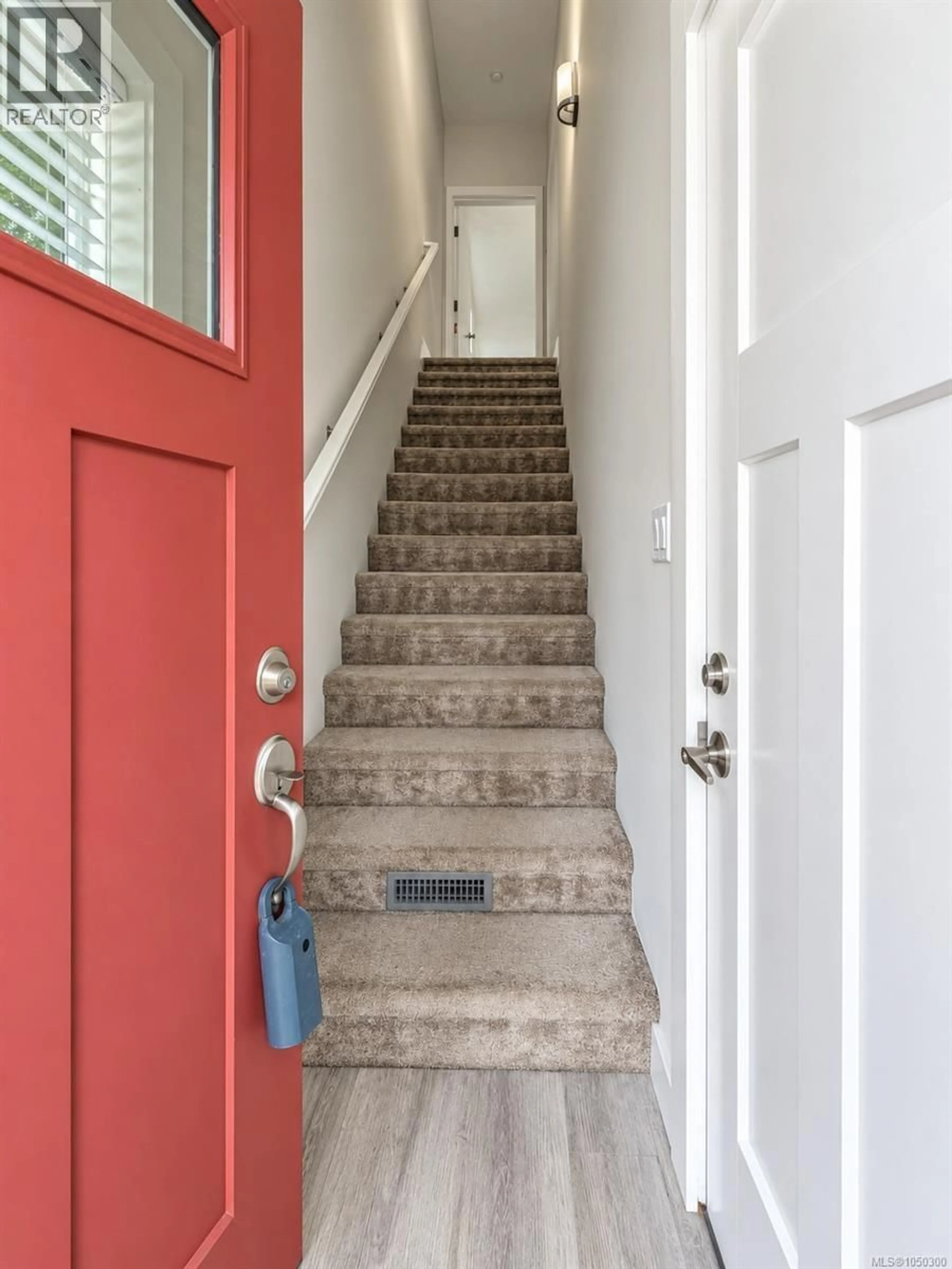 Indoor entryway for 12 - 1027 COLLEGE STREET, Duncan British Columbia V9L2E8
