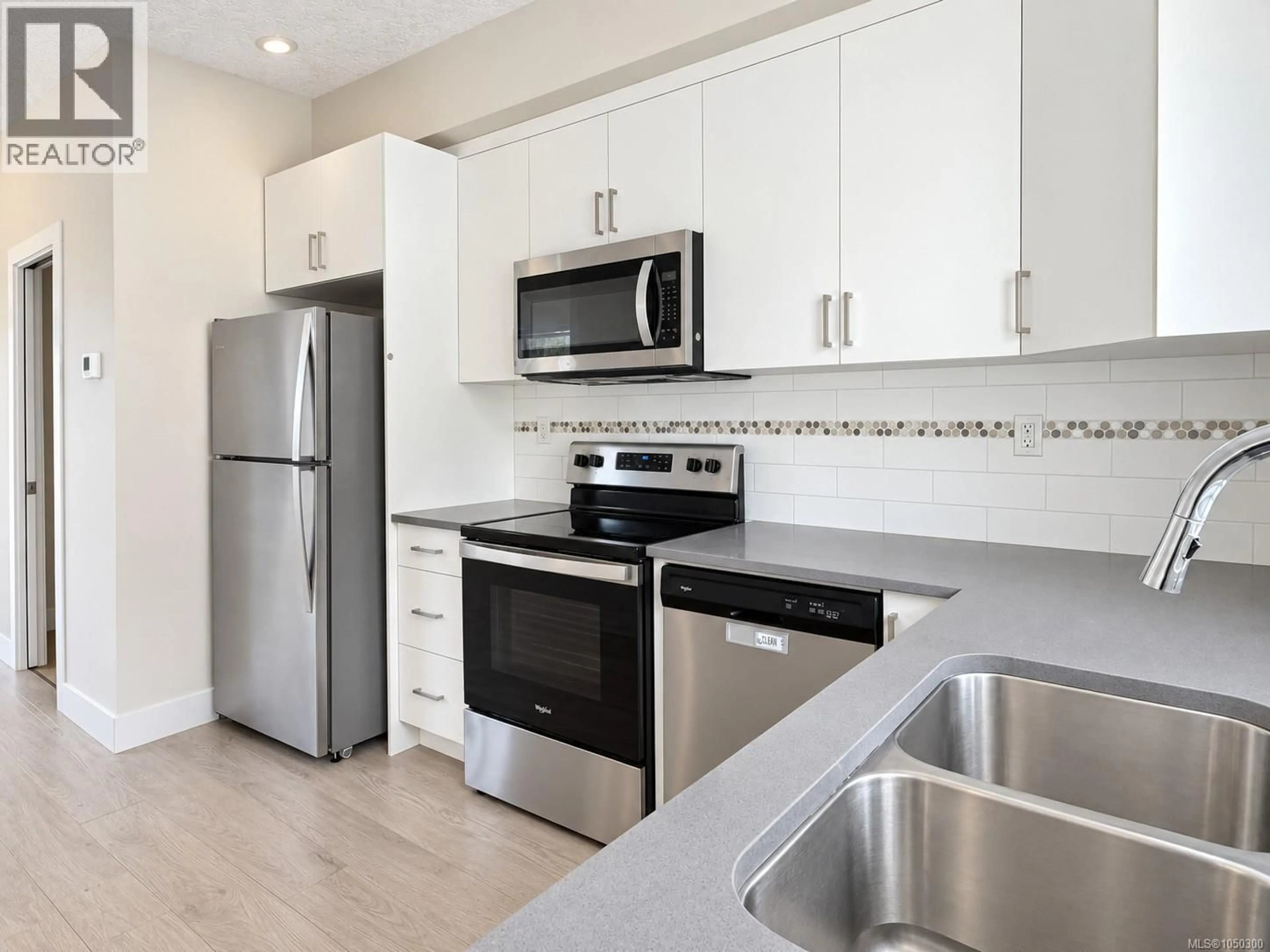 Standard kitchen, unknown for 12 - 1027 COLLEGE STREET, Duncan British Columbia V9L2E8