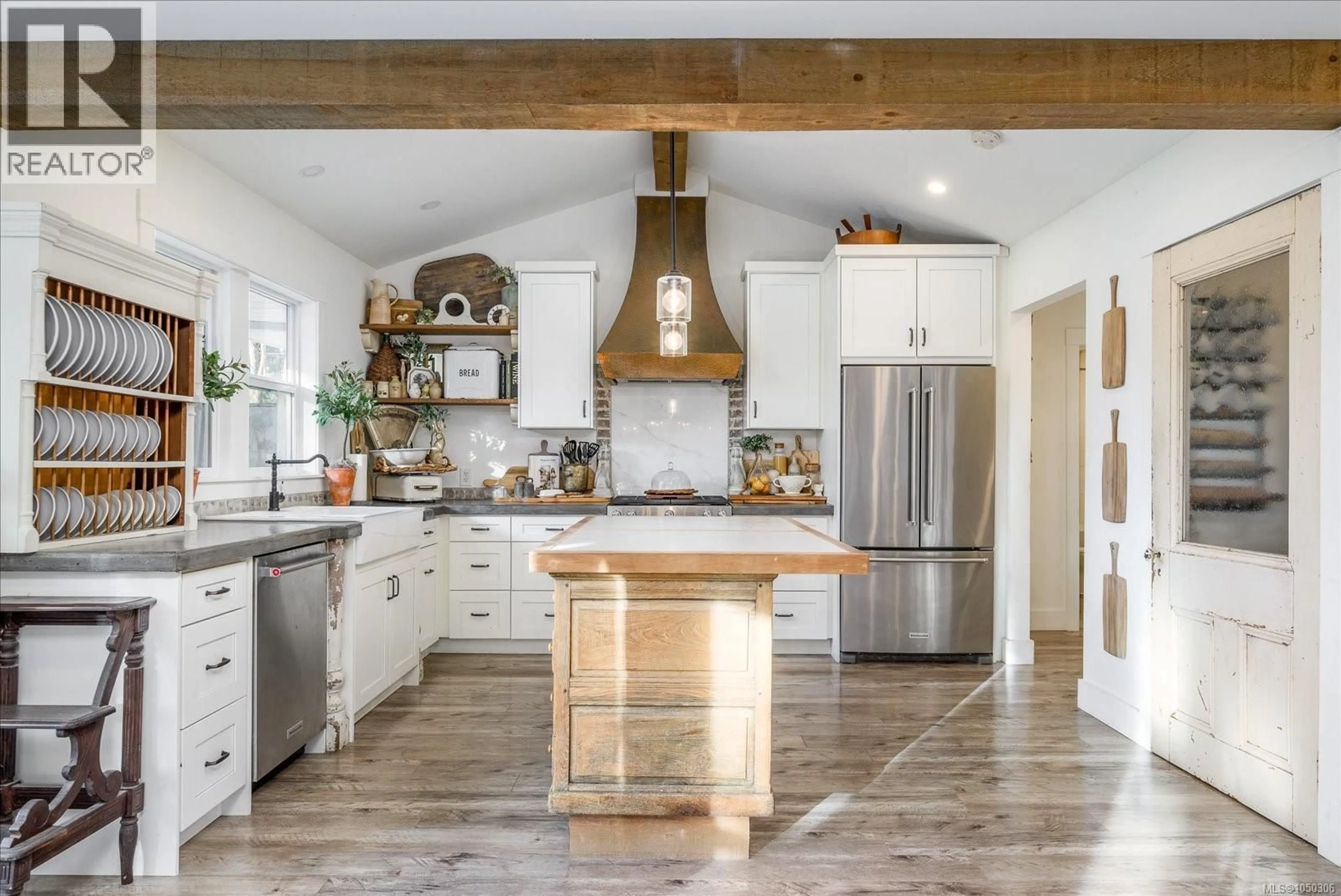 Open concept kitchen, unknown for 7128 BENWALDUN ROAD, Lantzville British Columbia V0R2H0