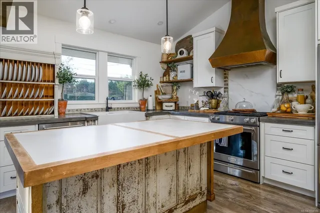 7128 BENWALDUN ROAD, Lantzville 4