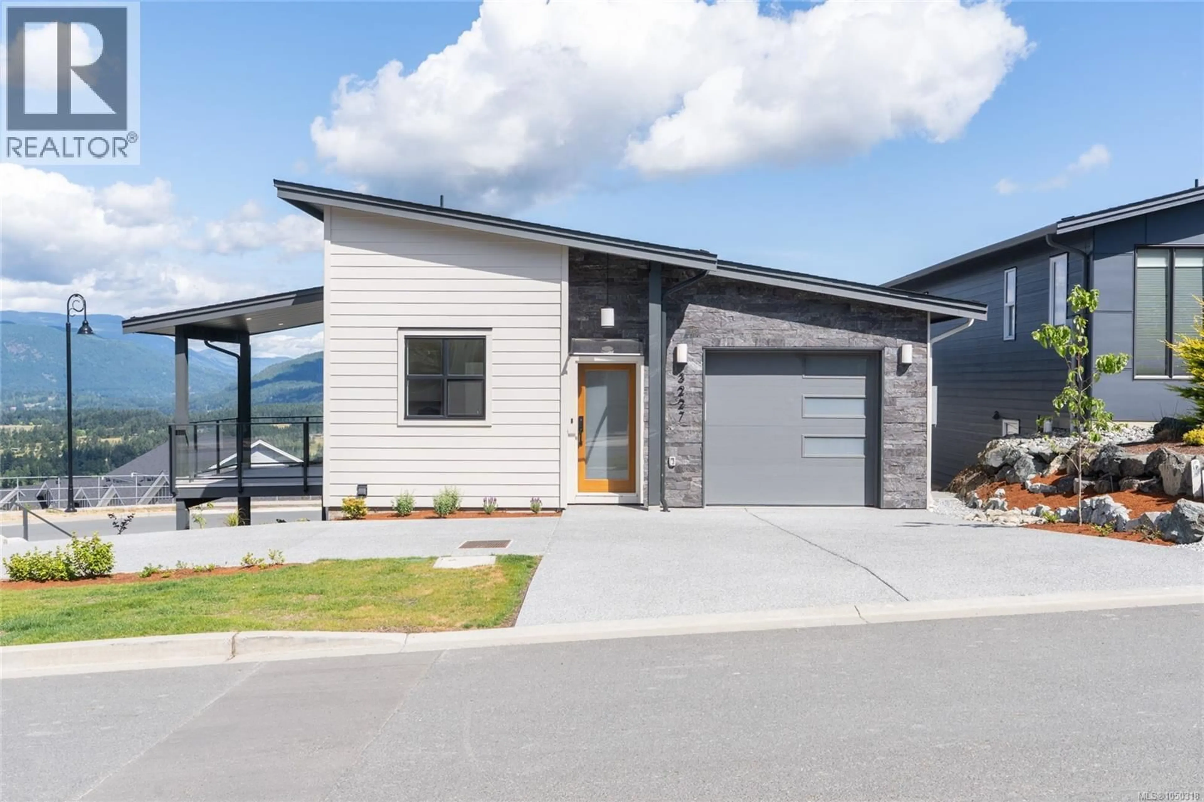 Home with vinyl exterior material, mountain view for 3227 WOODRUSH DRIVE, Duncan British Columbia V9L0J9