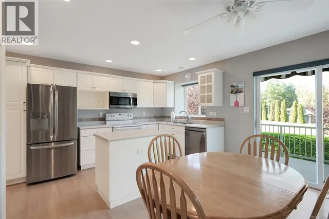 16 - 920 BRULETTE PLACE, Mill Bay 2