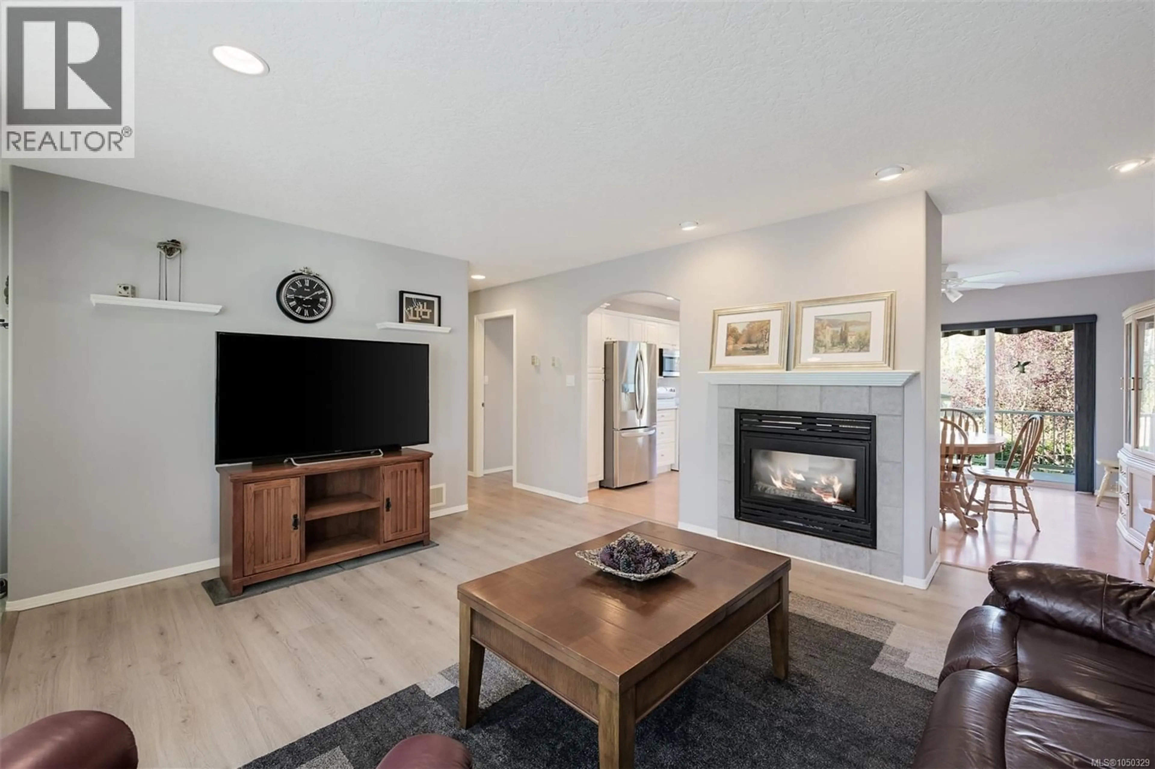Living room with furniture, unknown for 16 - 920 BRULETTE PLACE, Mill Bay British Columbia V8H1J1
