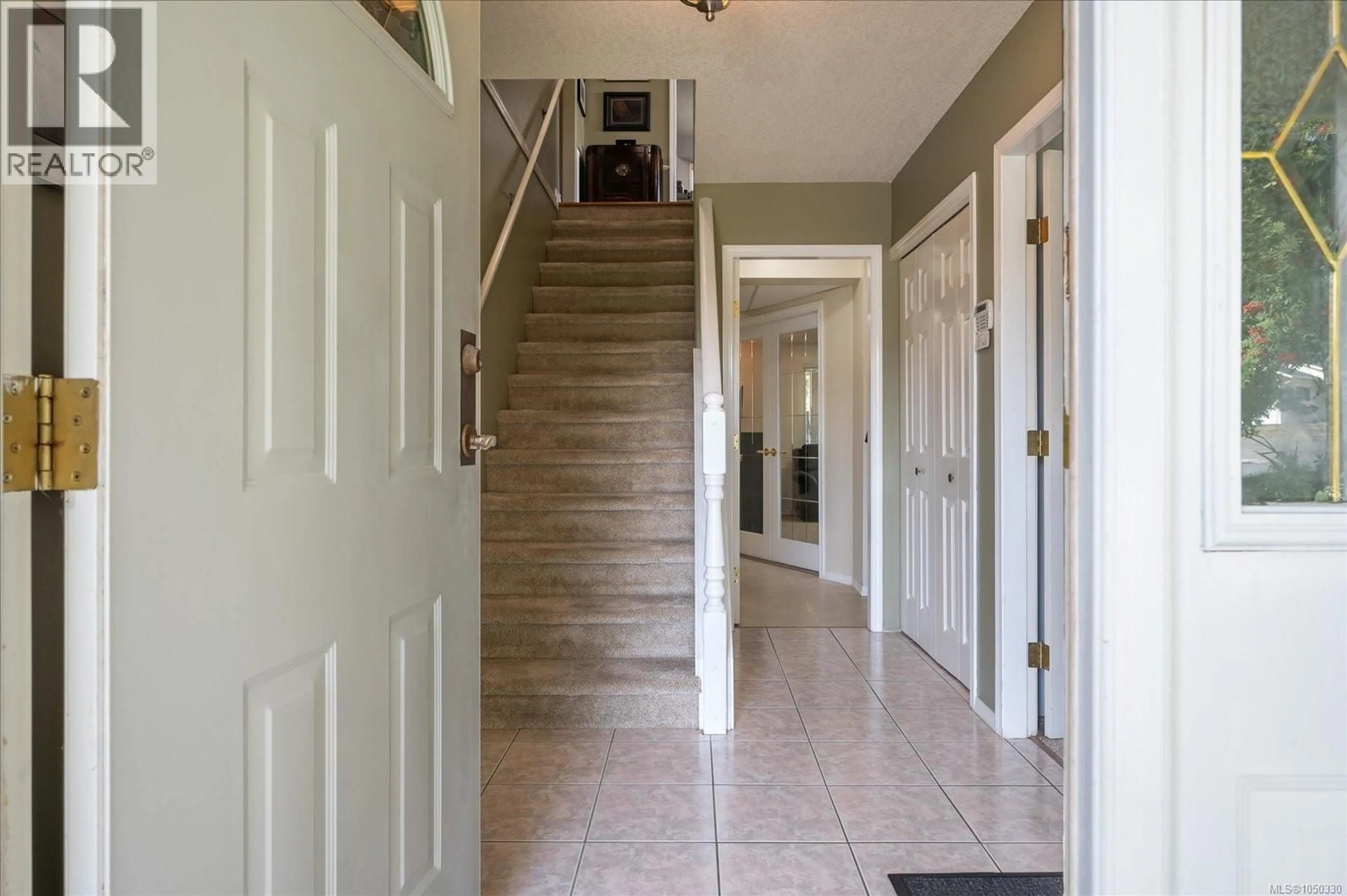 Indoor entryway for 2187 MOUNTAIN VISTA DRIVE, Nanaimo British Columbia V9T5X5