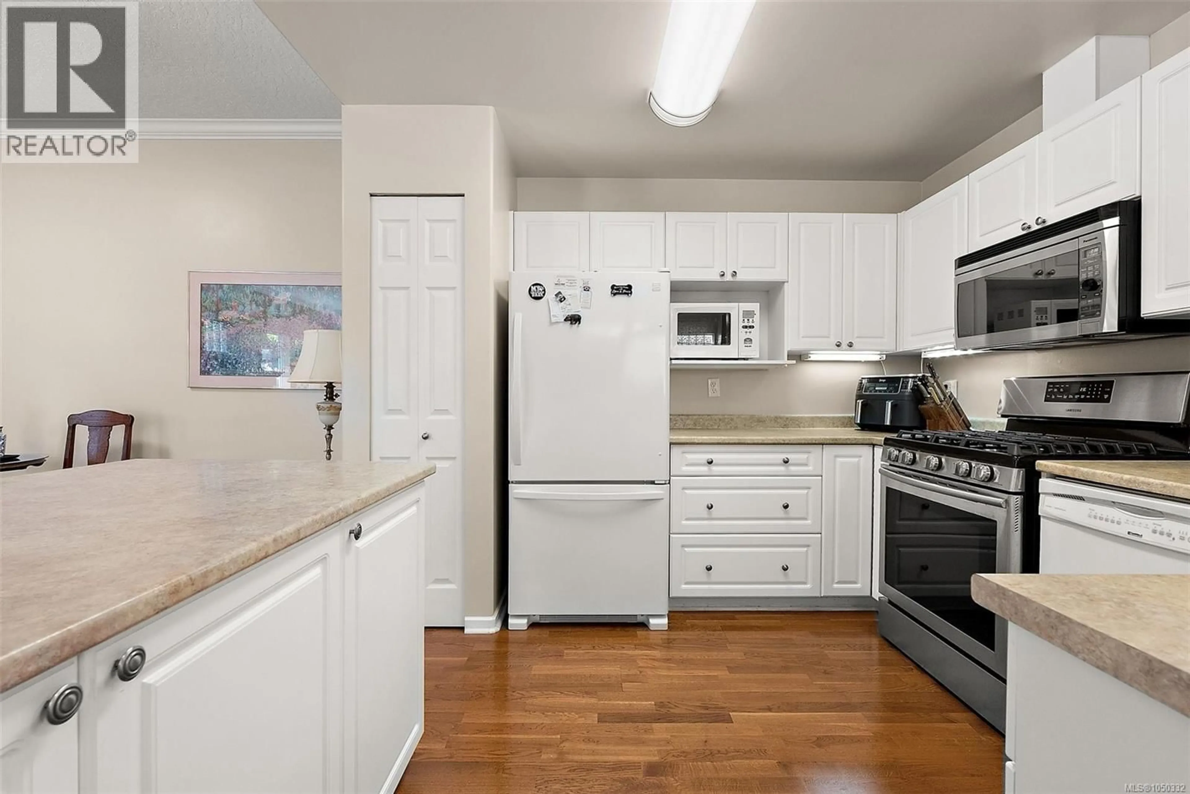 Standard kitchen, unknown for 106 - 1110 WILLOW STREET, Saanich British Columbia V8X3K2