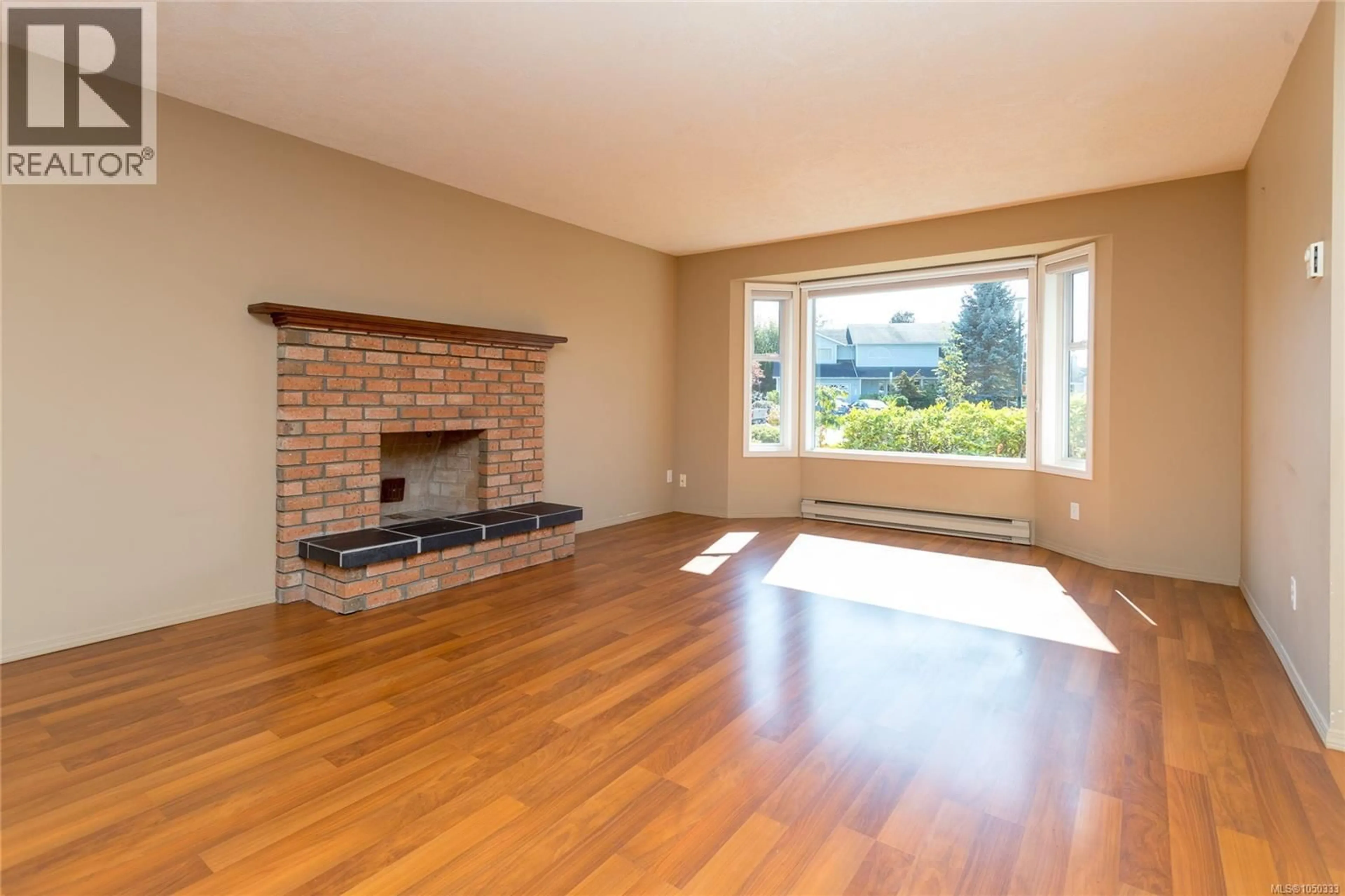 Living room with furniture, unknown for 2128 COLINWOOD ROAD, Sidney British Columbia V8L4H5