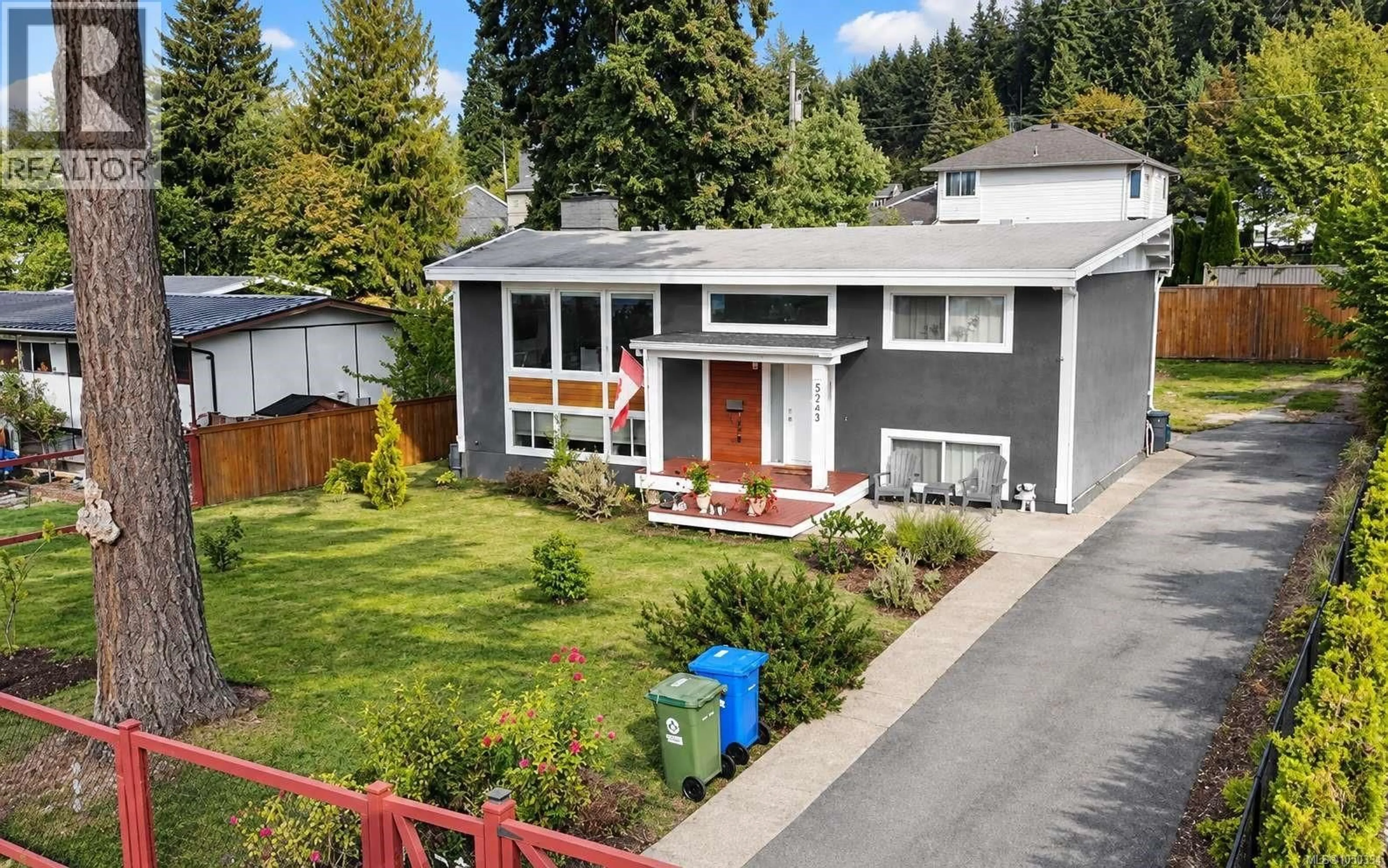 Home with vinyl exterior material, street for 2349 ANDERSON AVENUE, Port Alberni British Columbia V9Y2W7