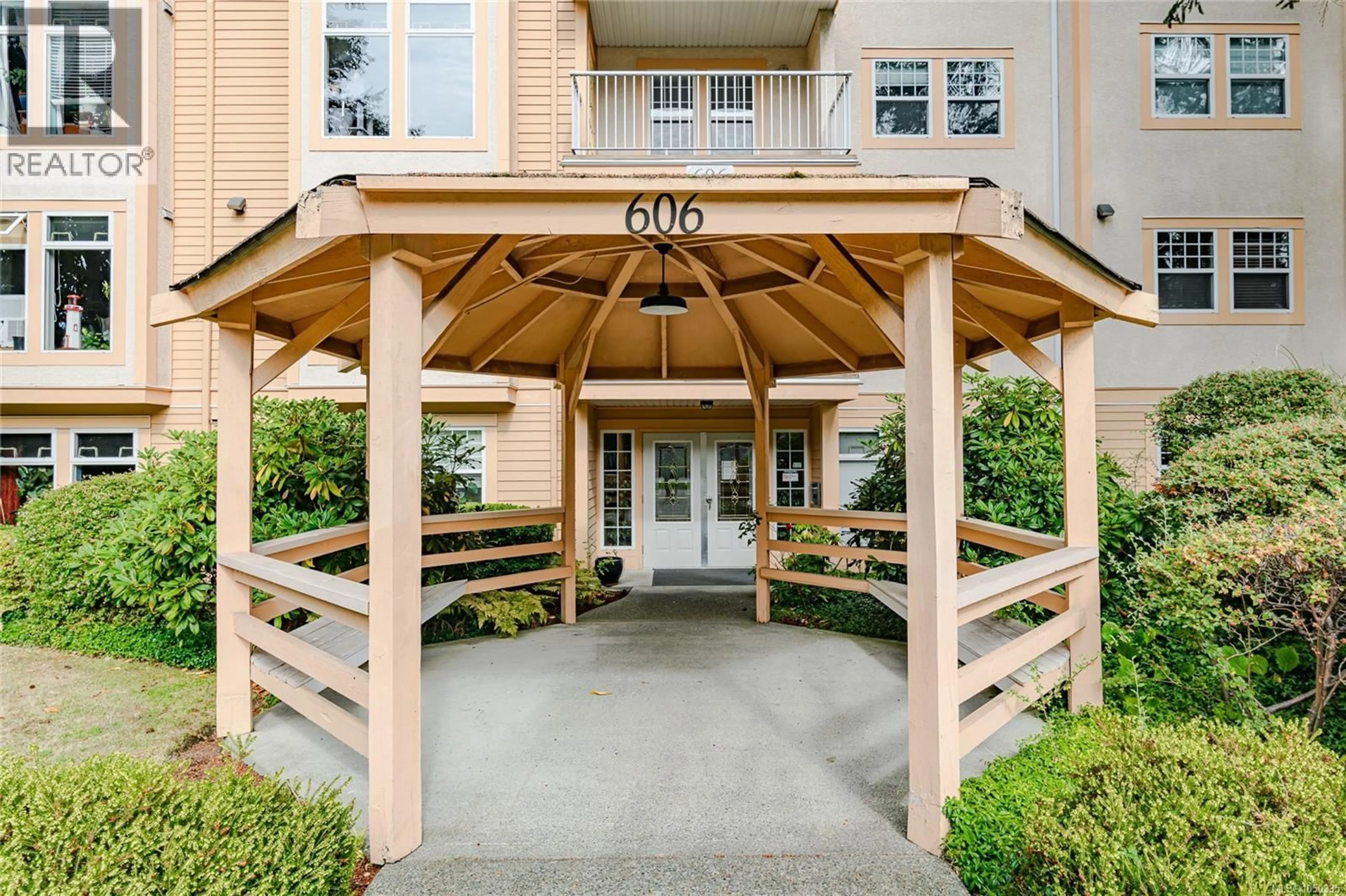 Indoor entryway for 105 - 606 GOLDSTREAM AVENUE, Langford British Columbia V9B2W8