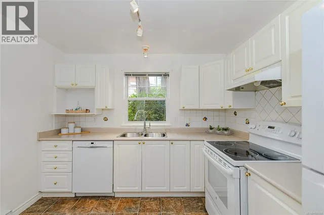 105 - 606 GOLDSTREAM AVENUE, Langford 4