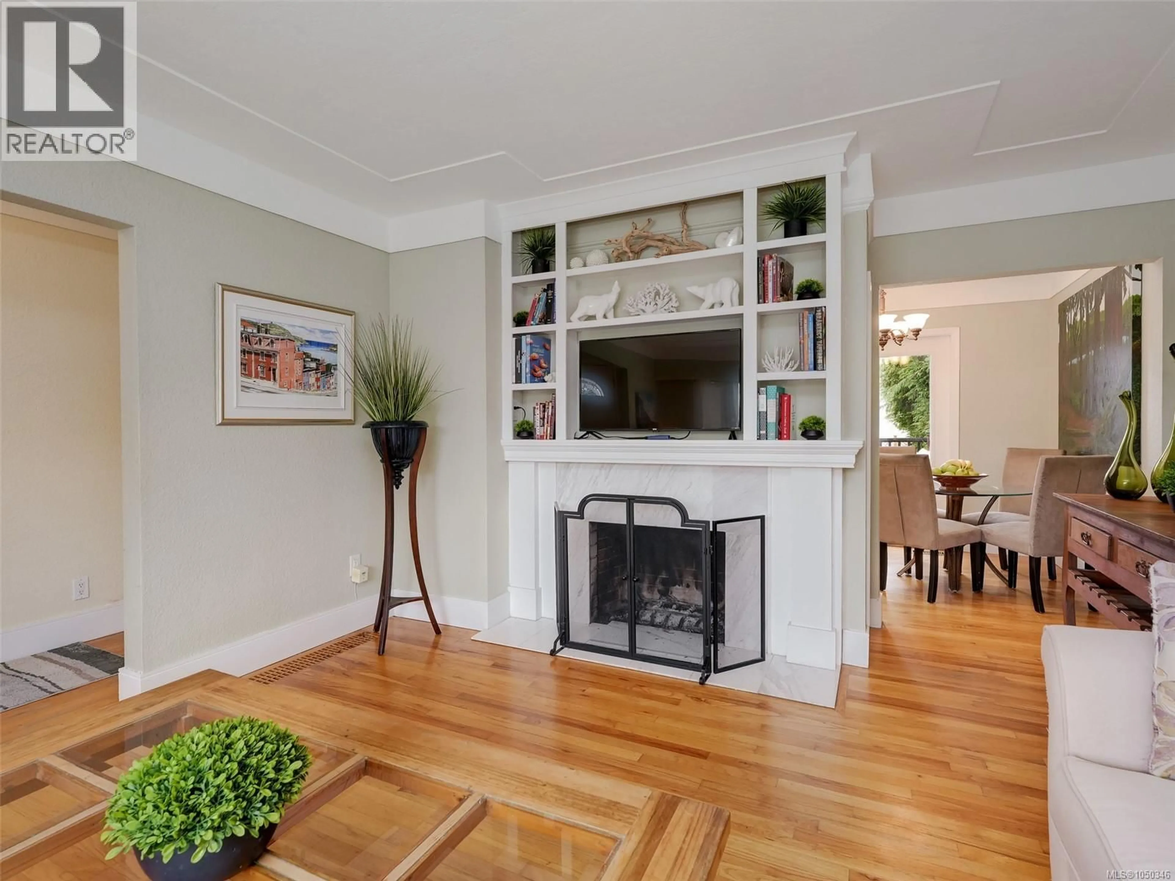 Living room with furniture, wood/laminate floor for 530 DUMERESQ STREET, Saanich British Columbia V8Z1X2