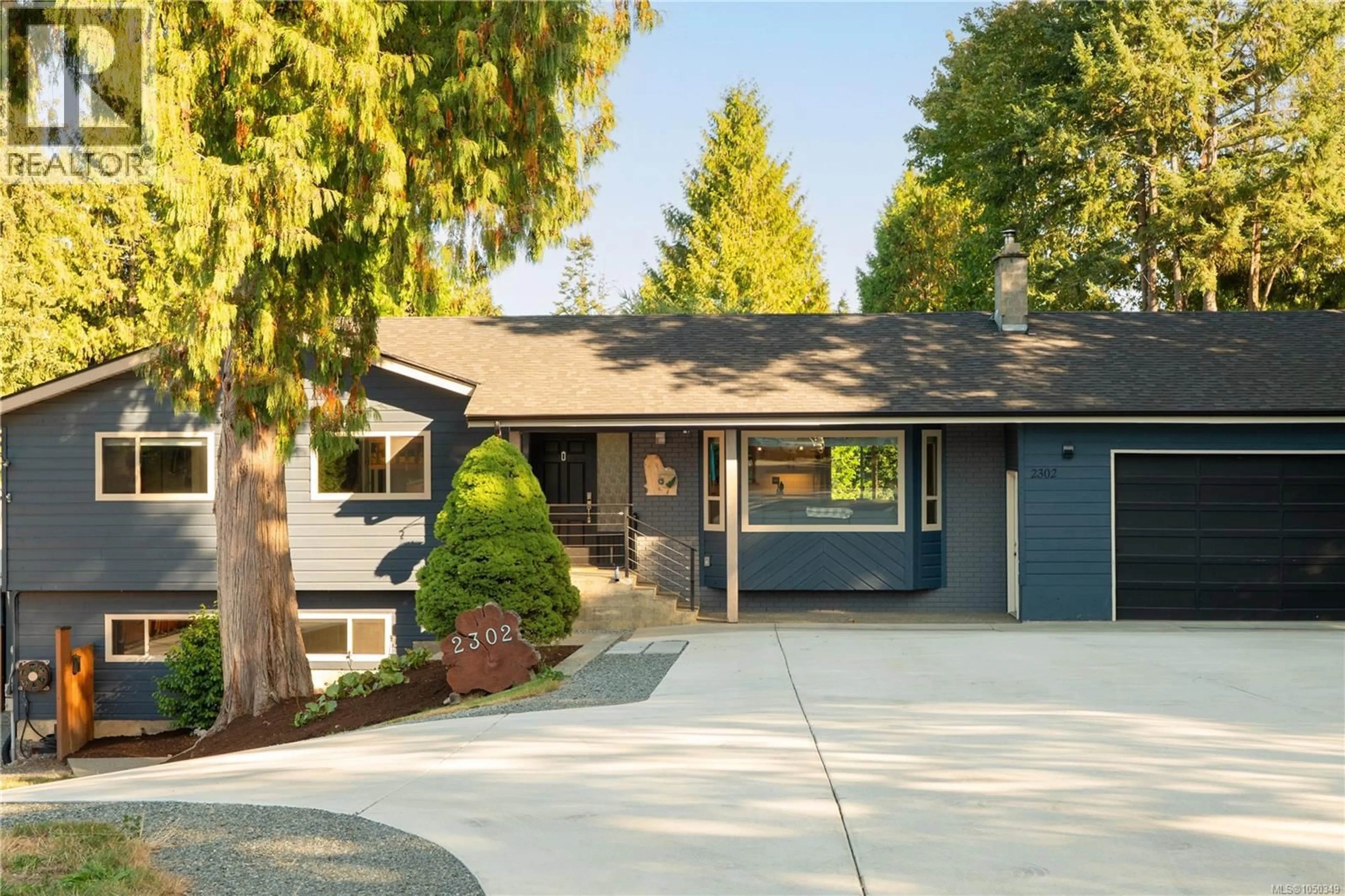 Home with vinyl exterior material, street for 2302 TOWERVIEW CRESCENT, Nanaimo British Columbia V9R6T3