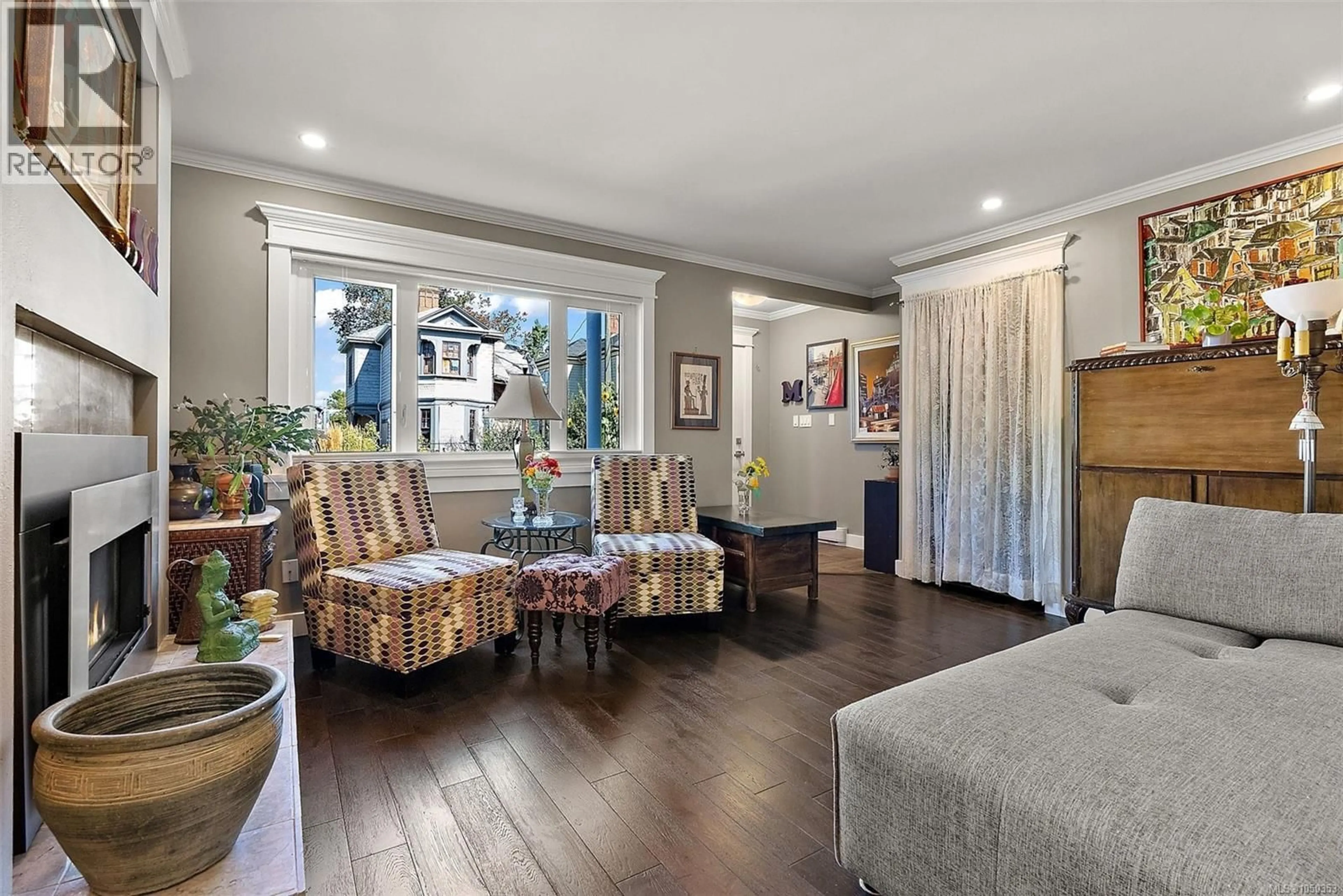 Living room with furniture, unknown for 1111 CALEDONIA AVENUE, Victoria British Columbia V8T1E9