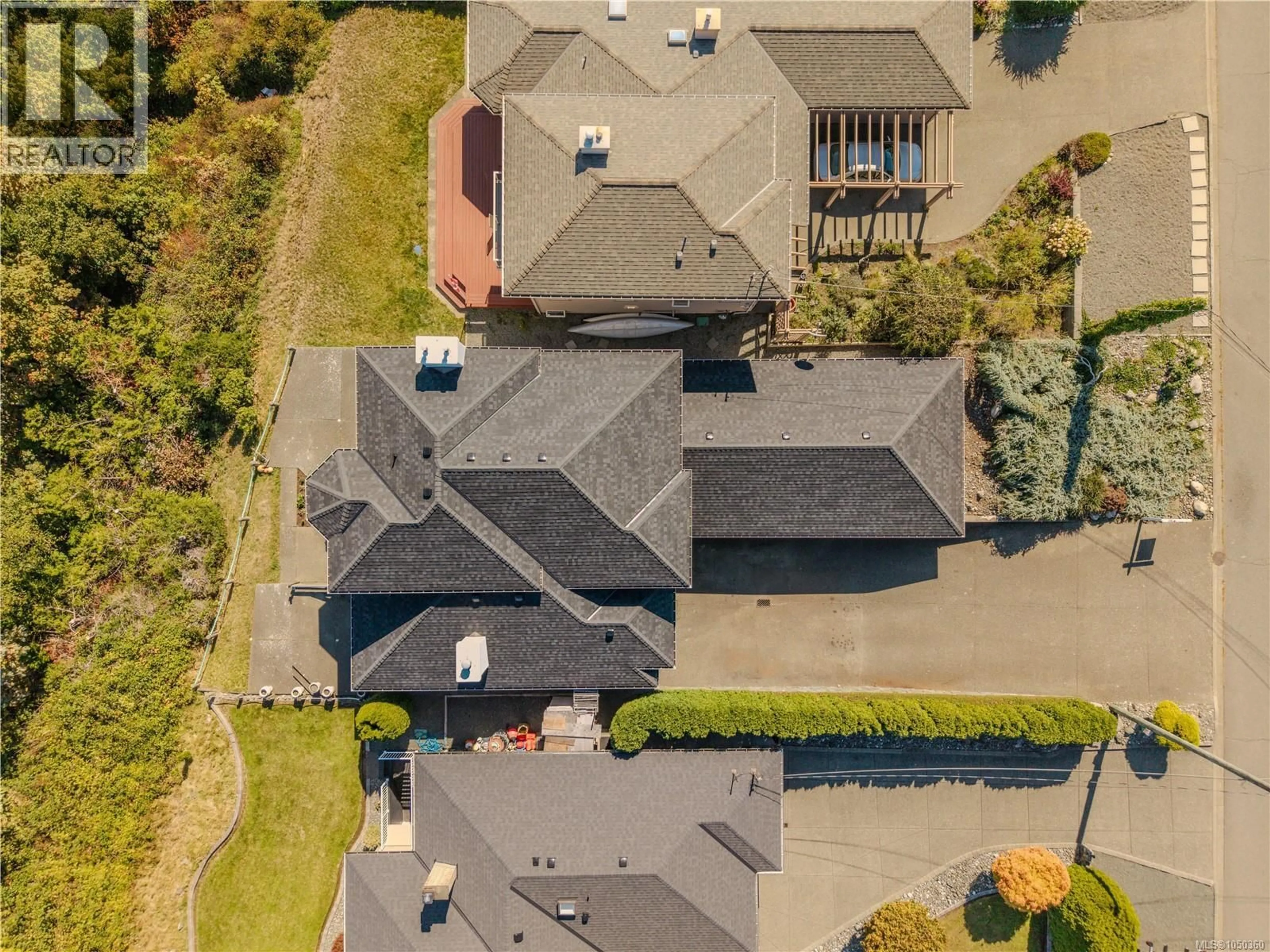 A pic from outside/outdoor area/front of a property/back of a property/a pic from drone, street for 725 THULIN STREET, Campbell River British Columbia V9W2L4