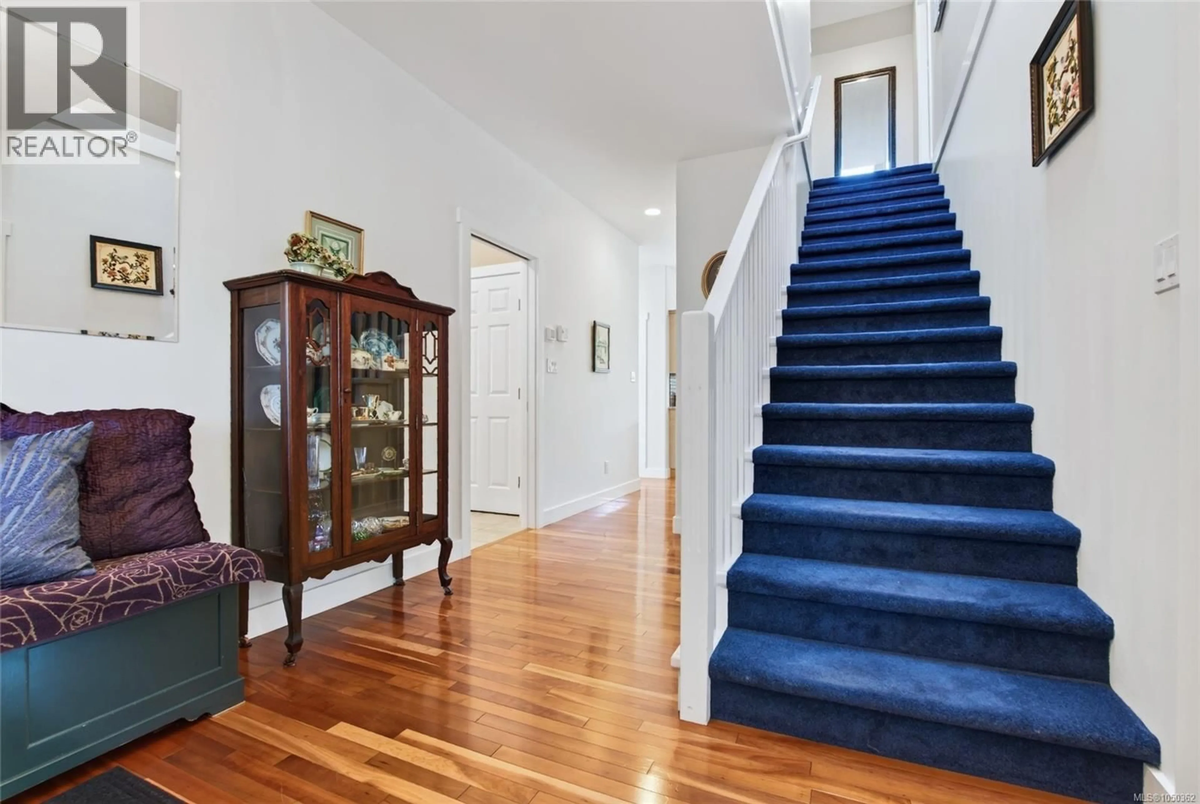 Indoor foyer for 3192 GIBBINS ROAD, Duncan British Columbia V9L1G8