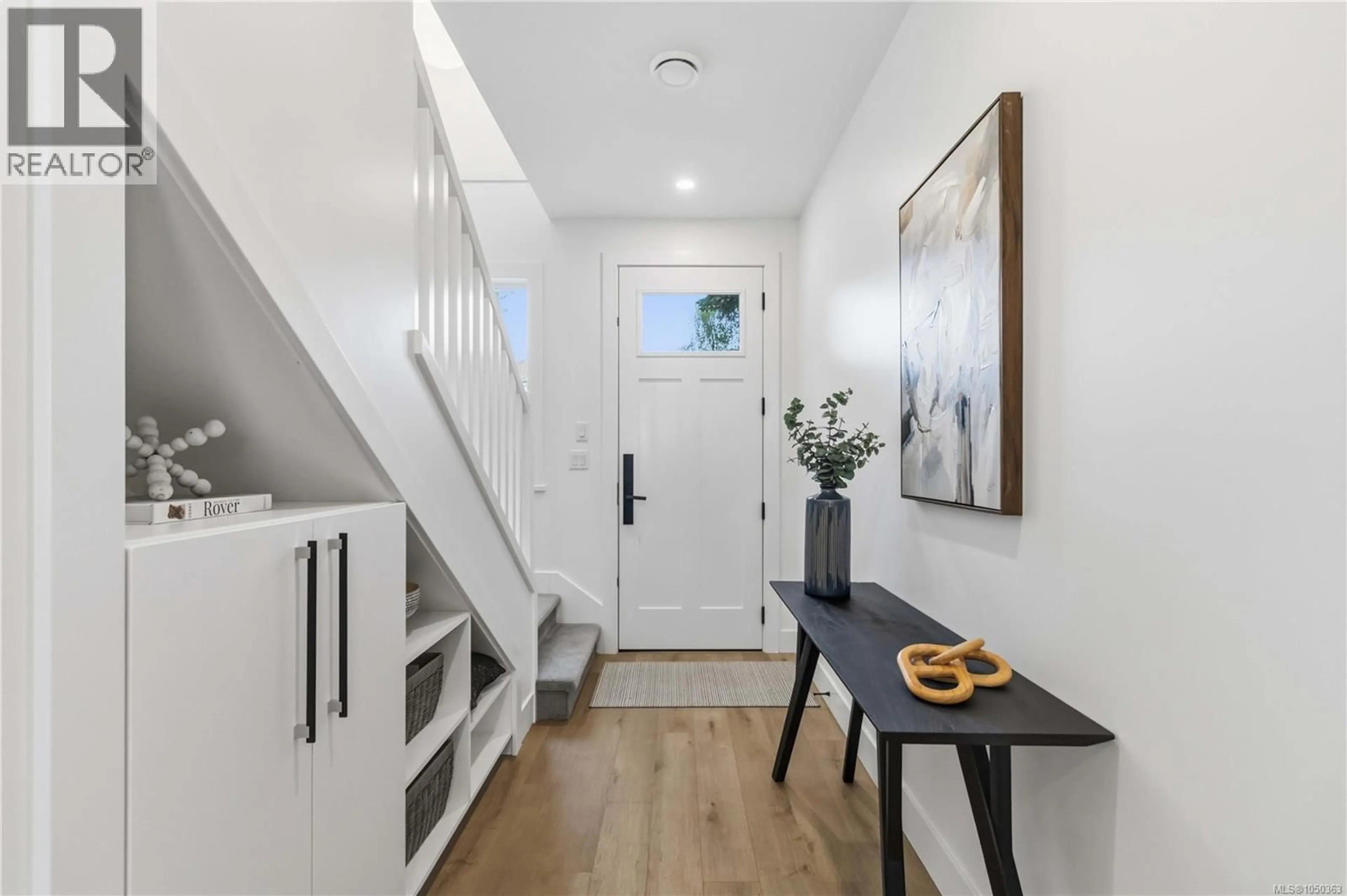 Indoor entryway for 2 - 2312 ORCHARD AVENUE, Sidney British Columbia V8L1T6