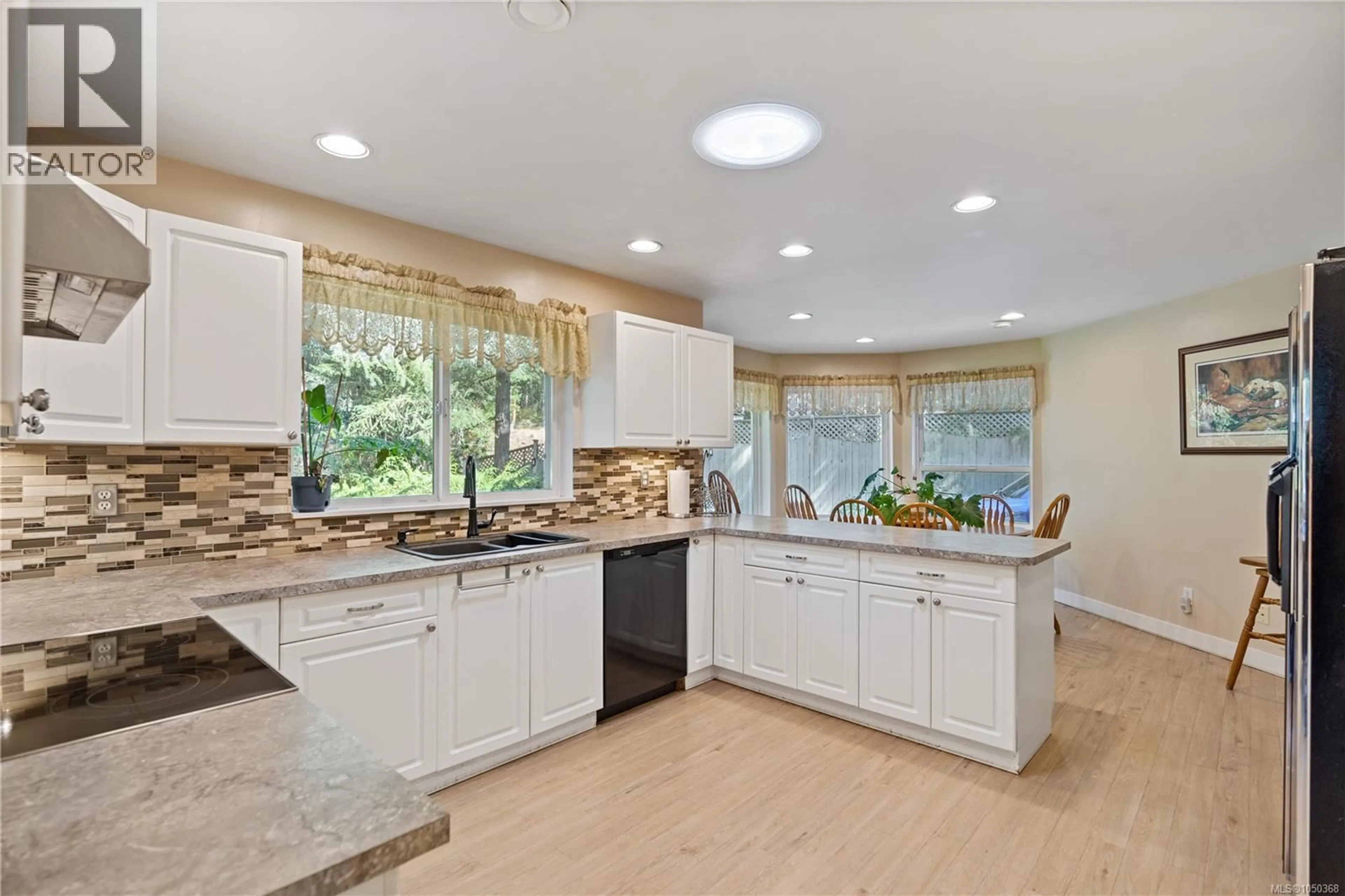 Open concept kitchen, ceramic/tile floor for 661 MILLSTREAM LAKE ROAD, Highlands British Columbia V9B6E9