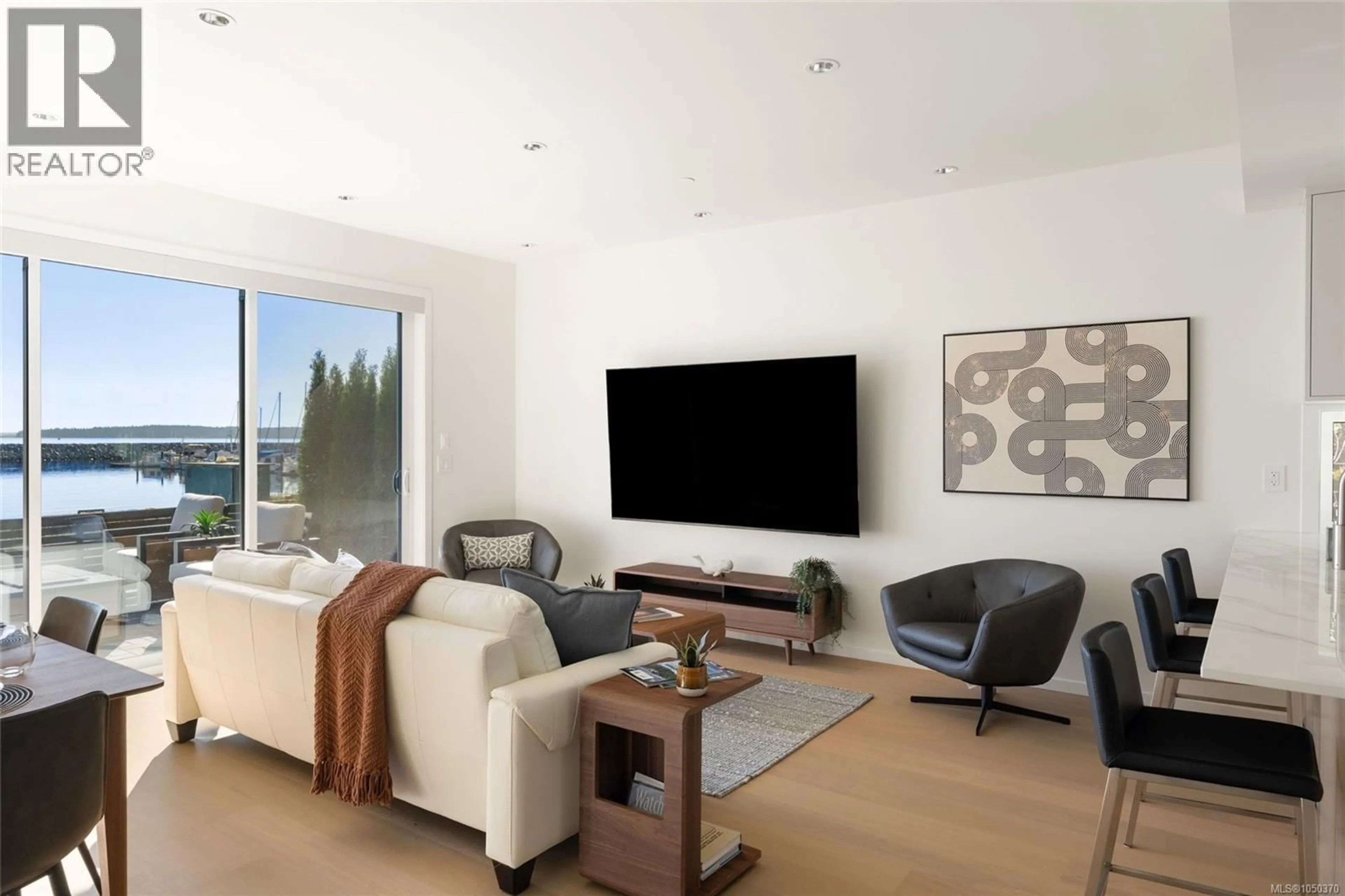 Living room with furniture, unknown for 1 - 2525 ROTHESAY AVENUE, Sidney British Columbia V8L2B9