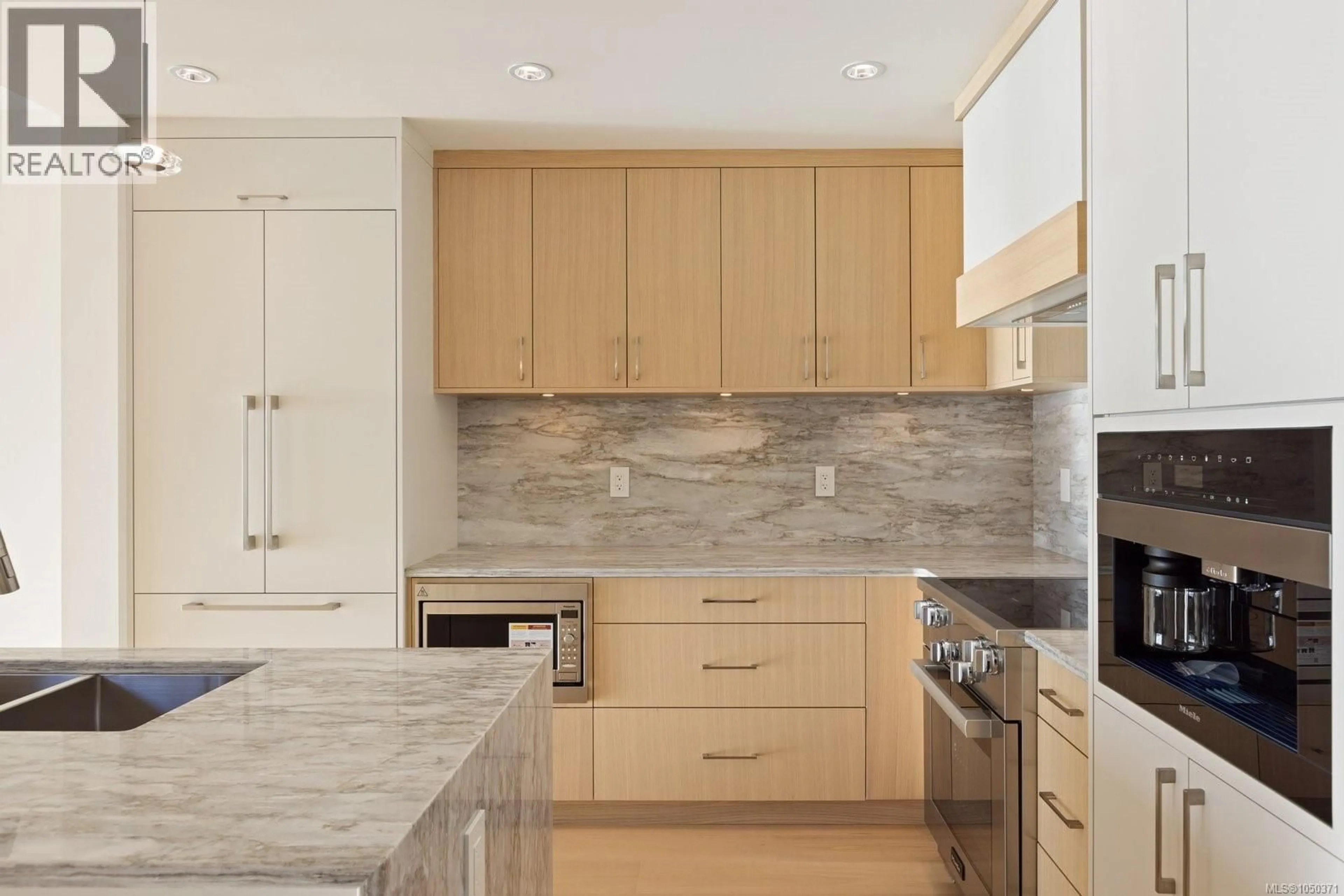 Contemporary kitchen, ceramic/tile floor for 2 - 10393 ALLBAY ROAD, Sidney British Columbia V8L2N8