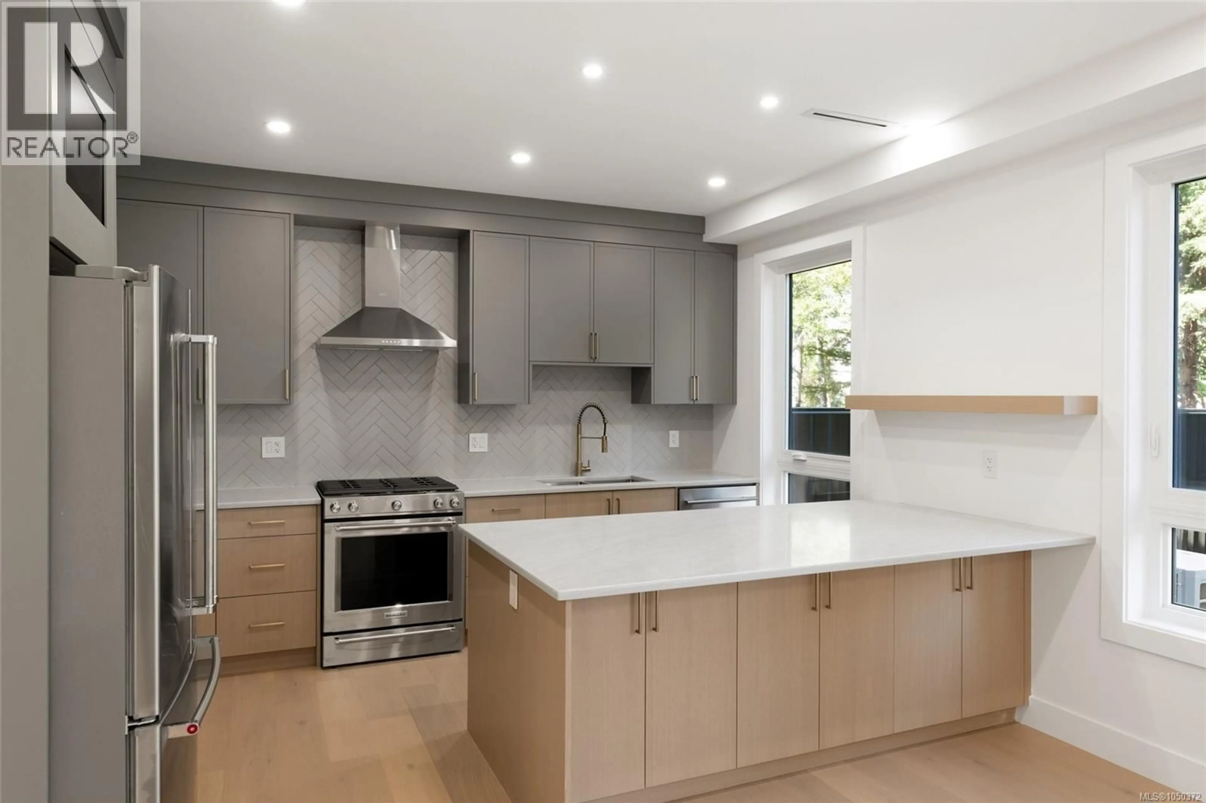 Open concept kitchen, unknown for 2294 GAIL PLACE, Sidney British Columbia V8L2S2