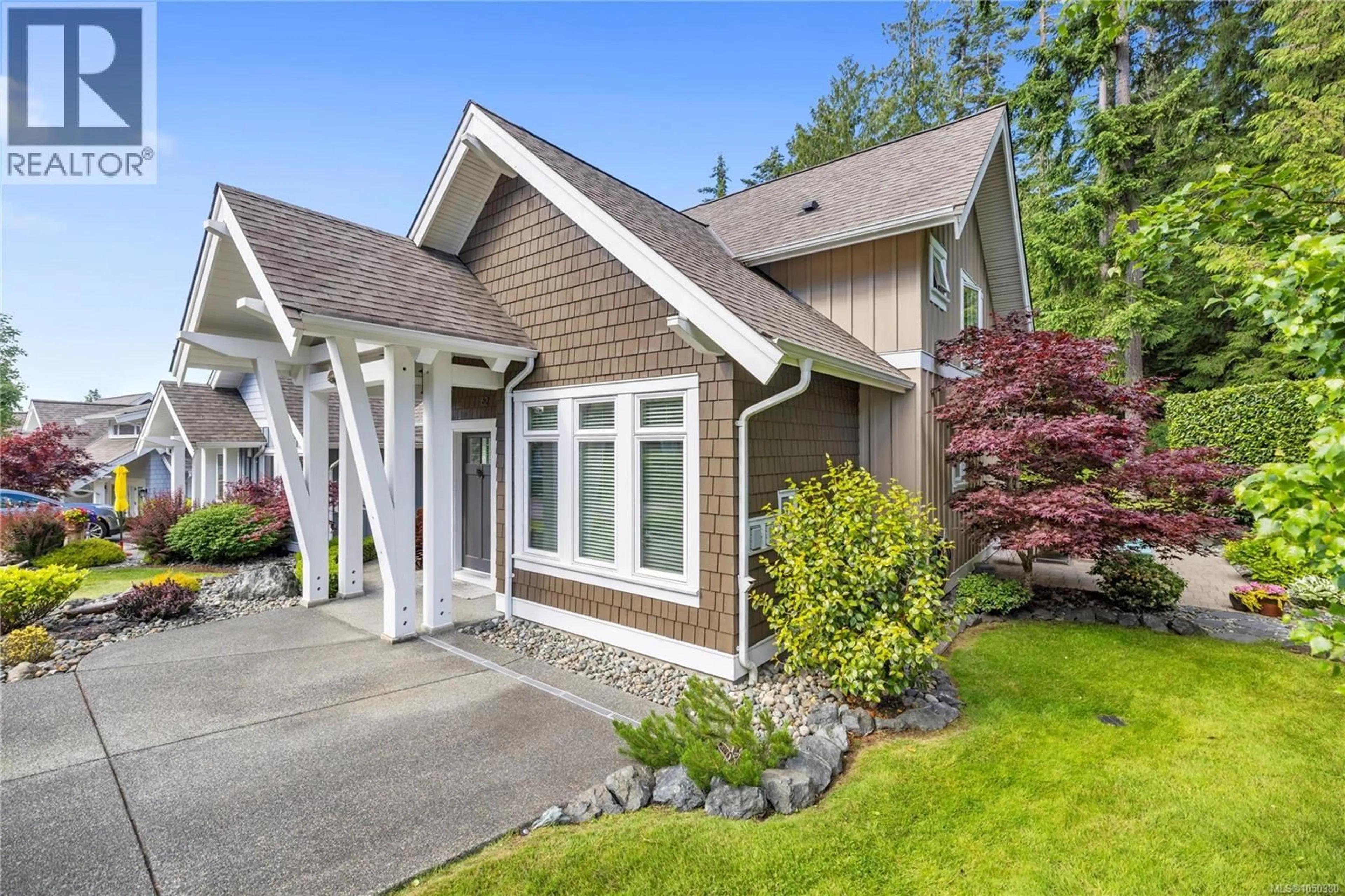 Home with vinyl exterior material, street for 62 - 5251 ISLAND HIGHWAY WEST, Qualicum Beach British Columbia V9K1S8