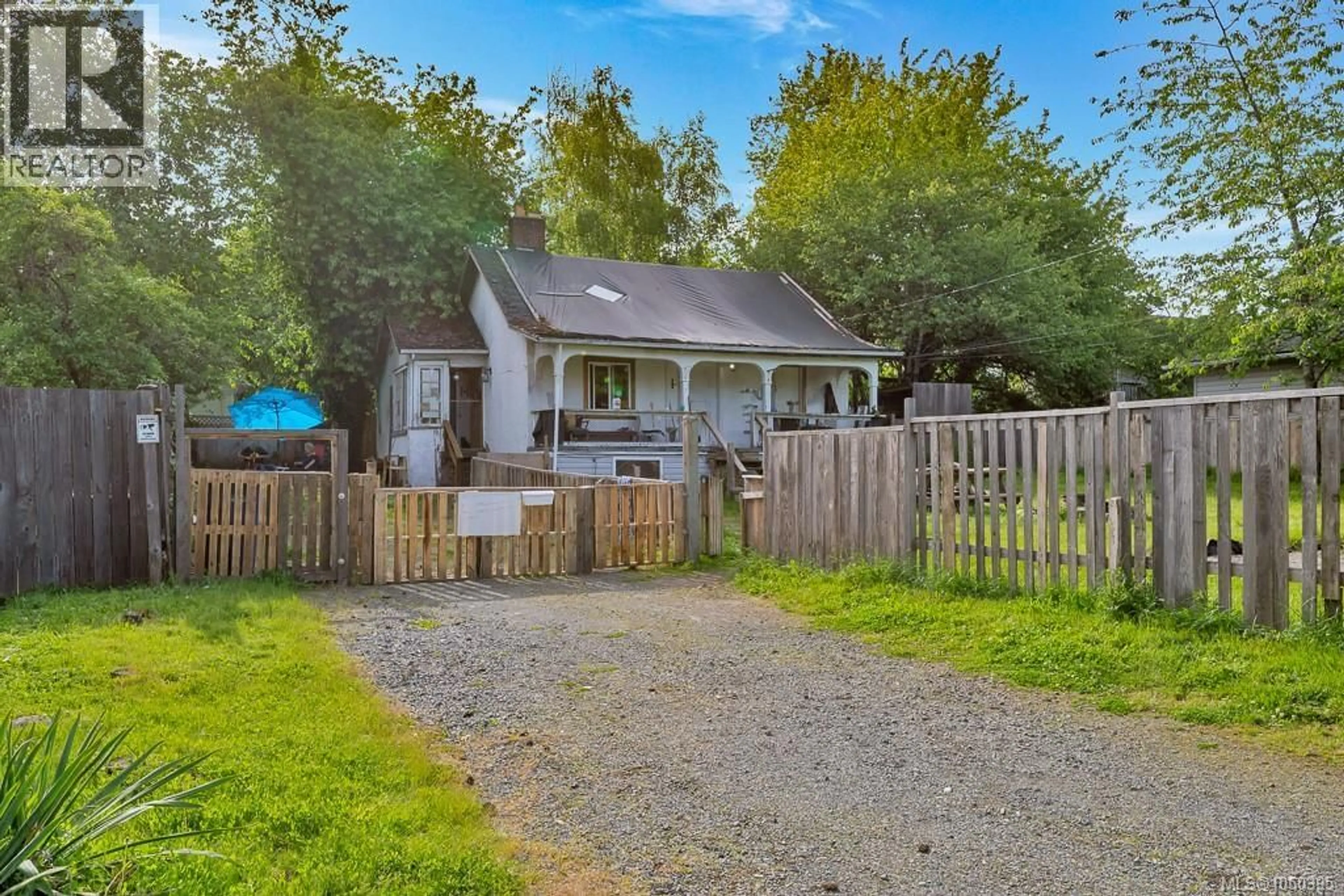 Patio, street for 307 HOLLY AVENUE, Nanaimo British Columbia V9S3M3
