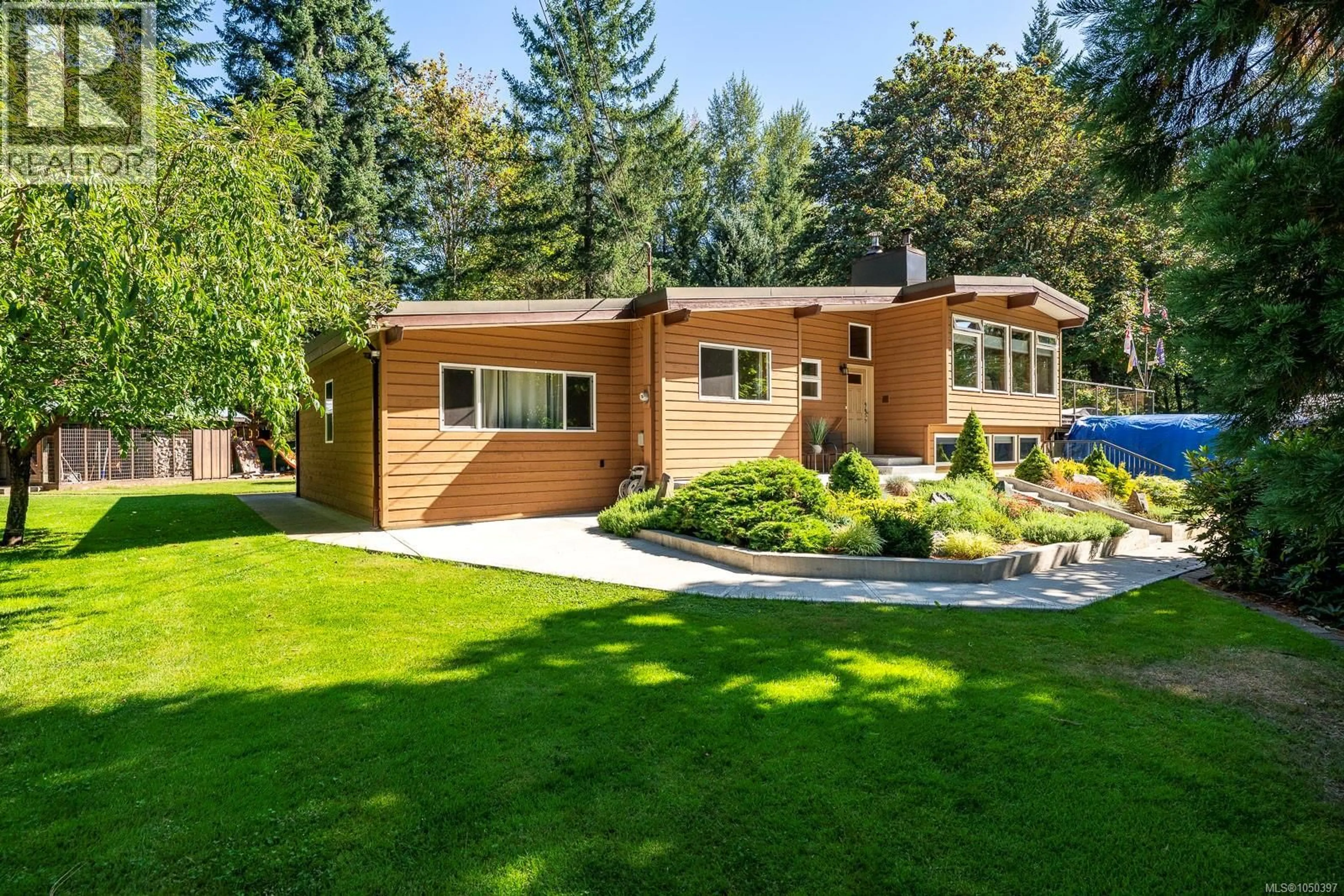 Home with vinyl exterior material, street for 3742 JAMES CRESCENT, Black Creek British Columbia V9J1E9