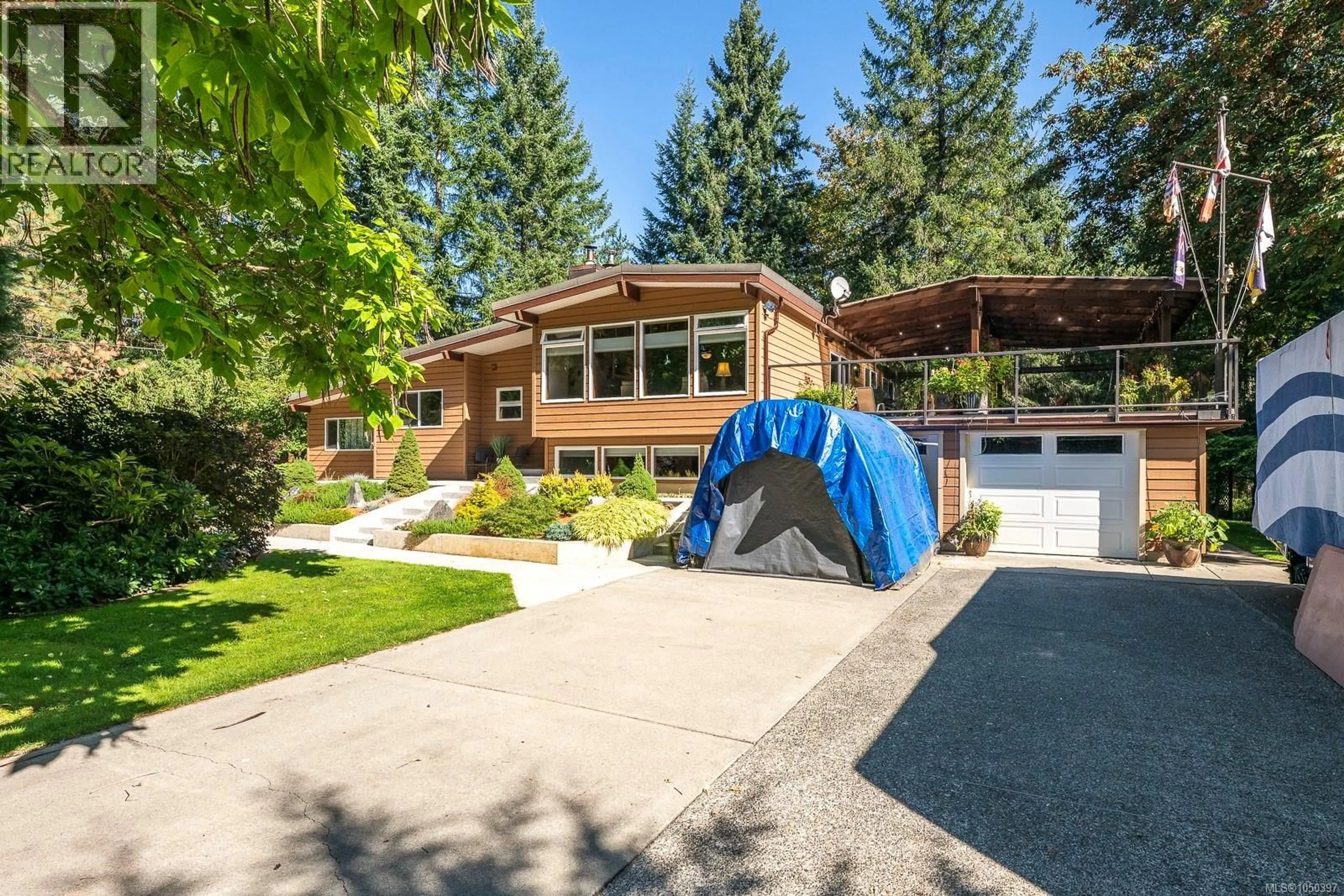 Home with vinyl exterior material, street for 3742 JAMES CRESCENT, Black Creek British Columbia V9J1E9
